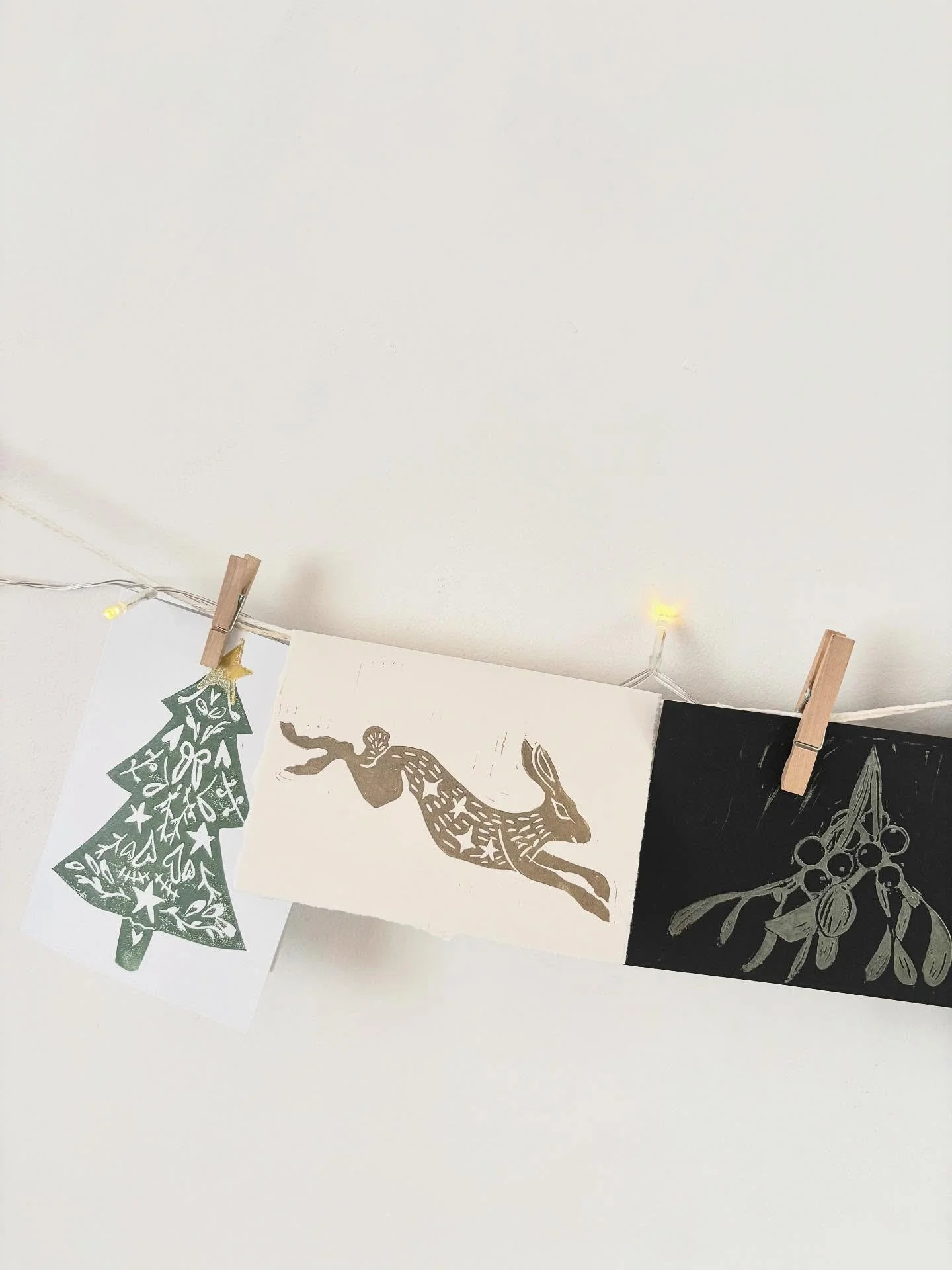 It&rsquo;s not too late (or too early!) to book onto a Christmas card making workshop! 

Join us at @stjamesbarnbiddenham on 27th November at 6pm to learn the process of Lino printing and make a set of beautiful hand printed cards! 

&pound;38pp

Mor