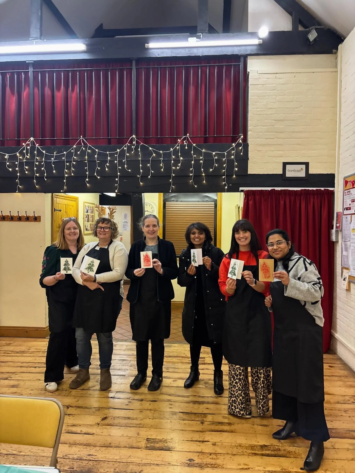 Another wonderful group on Friday! No one had ever tried Lino printing before, but they all left with a beautiful set of Christmas cards!

There&rsquo;s still time to book onto next week&rsquo;s workshop at @stjamesbarnbiddenham - just follow the lin