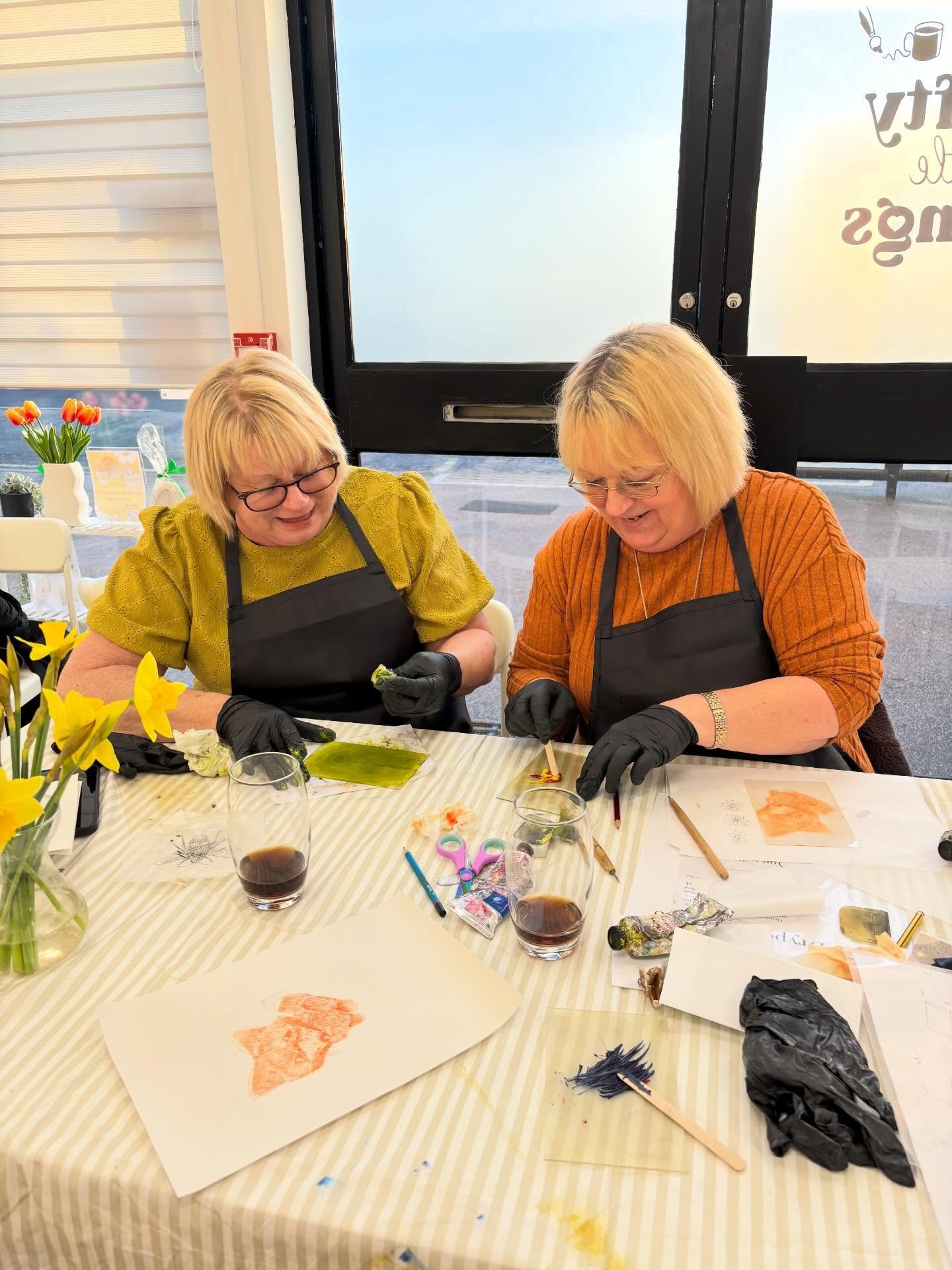 A few from this afternoon&rsquo;s Mother&rsquo;s Day Drypoint etching workshop💐

A lovely group and beautiful results from all🐝 thank you so much to @craftylittlethings_flitwick for having us again in your wonderful studio! 

Follow along to see wh