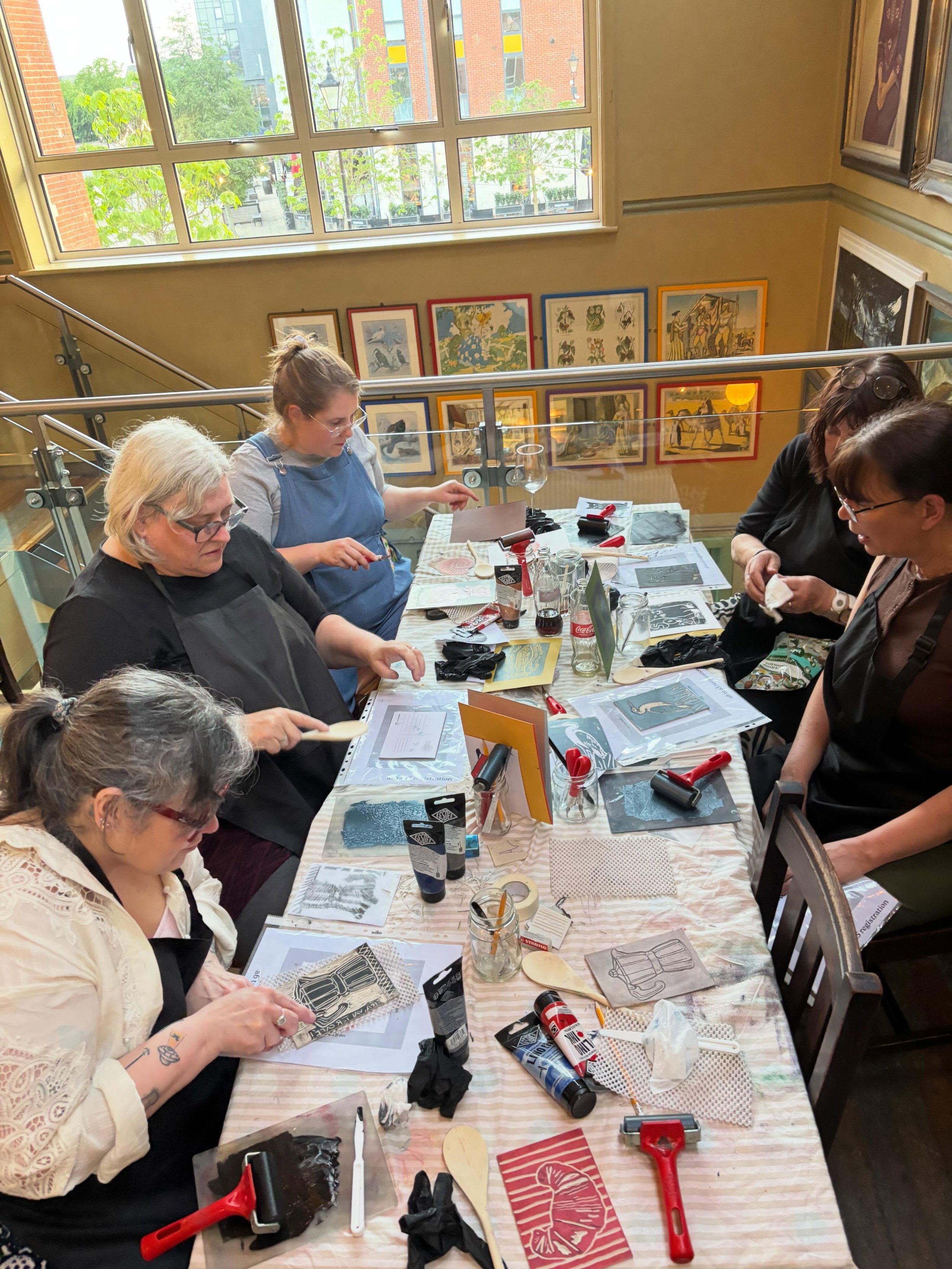 Thanks so much to @alberolounge_and_bedrooms for having us last night! Our first workshop was a success! ✨

This lovely group learnt the basics of Lino printing and made some beautiful prints!! This was such a great atmosphere and great to relax and 