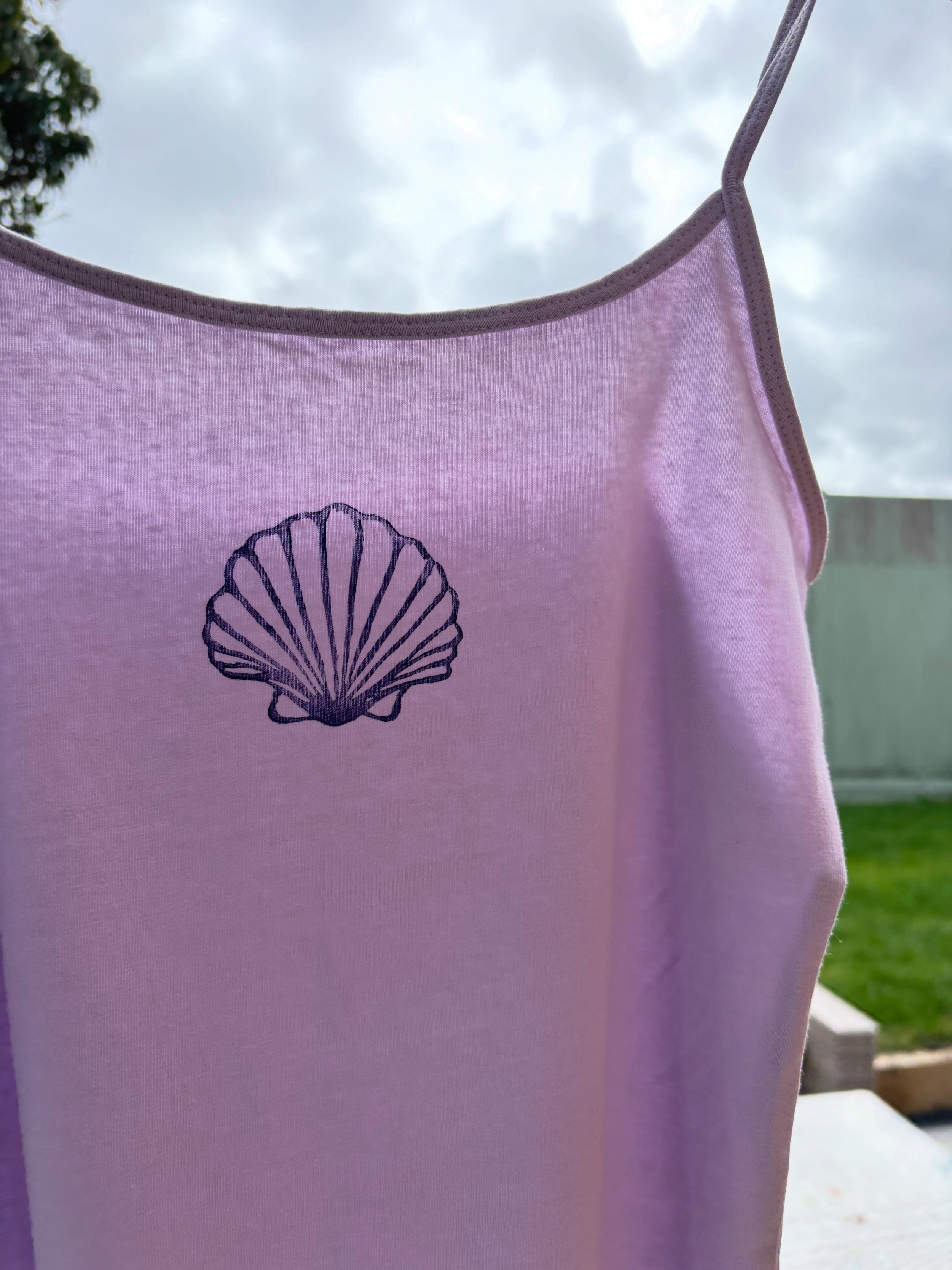 PRINT YOUR OWN CLOTHES (..or tote bags.. or hats..) 

Learn how to use Lino printing to customise your clothes on our UPFUNK N&rsquo; FIZZ workshop at @fluff.studios on 11th June.

If you don&rsquo;t want to bring your clothes, we will also be printi