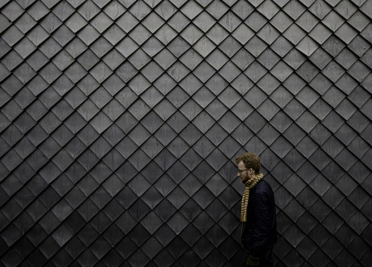 Sint Oelbert School, Oosterhout, Nederland: gevel met Pretty Plastic tegels