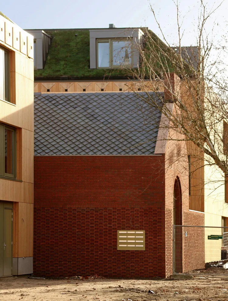 Hortus Ludi, Nijmegen, Nederland: gevel met Pretty Plastic tegels