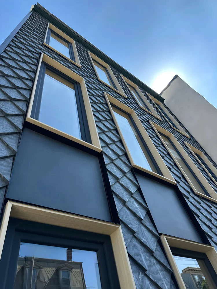 The Sara, Residential Condominiums, Boston, MA, VS: gevel met Pretty Plastic tegels
