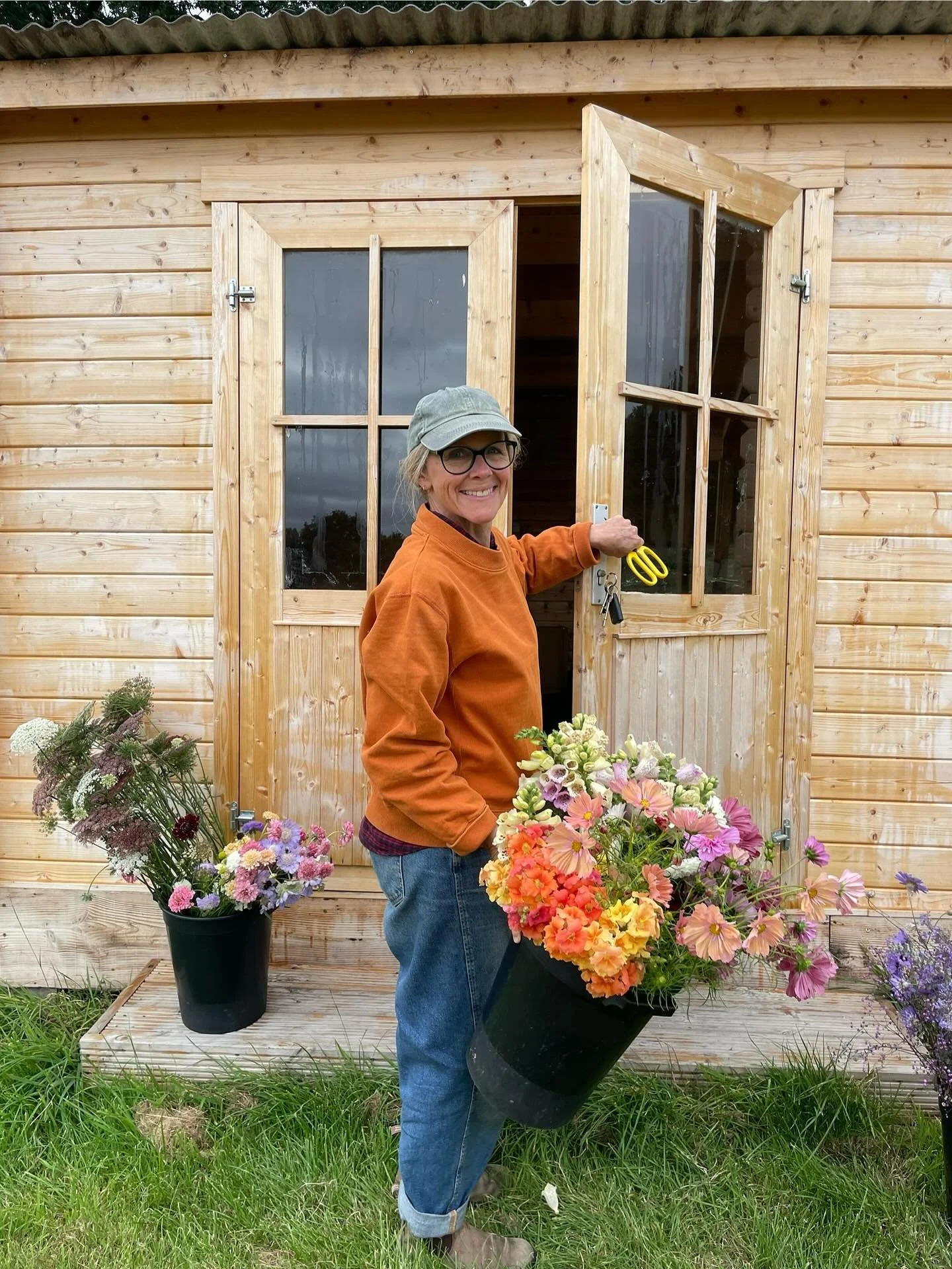 It&rsquo;s almost the end of October and the dahlias are still going strong, but I&rsquo;m a bit spent if I&rsquo;m honest. So much to do on the field and in the greenhouse at this time of year to try and be in a good place before winter, and I&rsquo