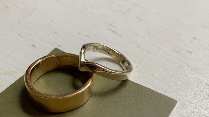 H and A joined me in the studio recently to make their wedding rings together. One from gorgeous buttery 18ct gold passed down through the family, the other a delicious recycled white gold to go with a diamond solitaire 💍

Finished with each other's