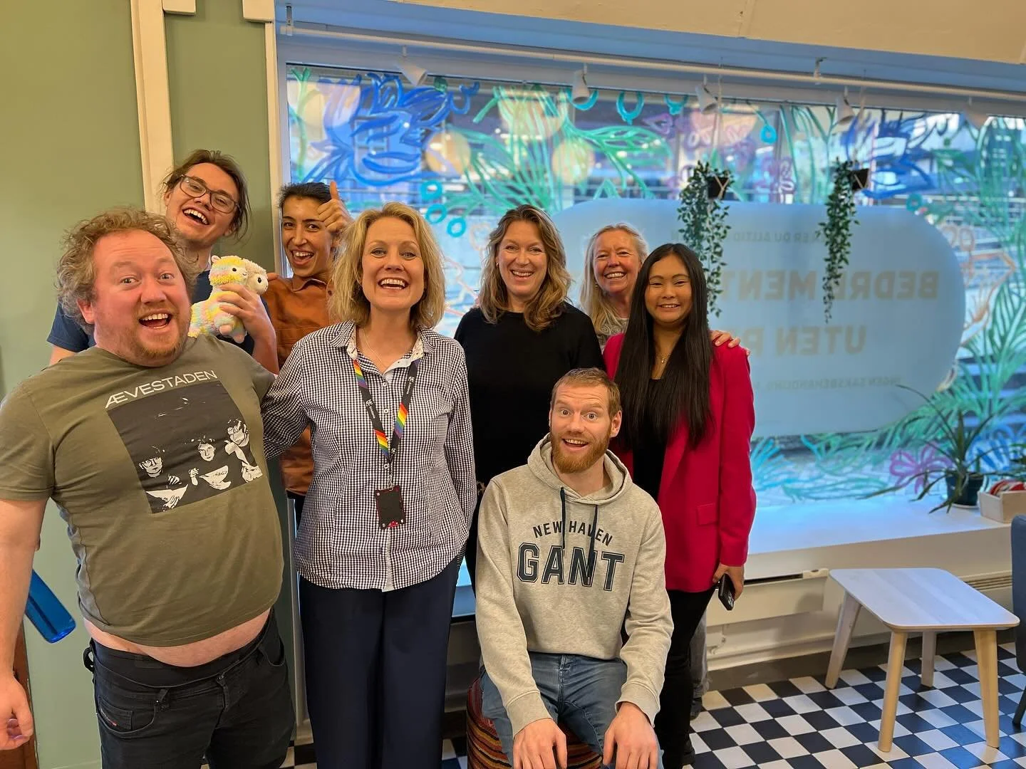 ☕️Forrige fredag hadde vi Kaffeprat volum 2 med engasjerte Laura E.M. Traavik fra @hkristiania , som jobber med ledelse og organisasjon, og er sv&aelig;rt opptatt av mangfold og inkludering. 
 
⚡️Laura hadde aldri v&aelig;rt p&aring; et Fontenehus f&