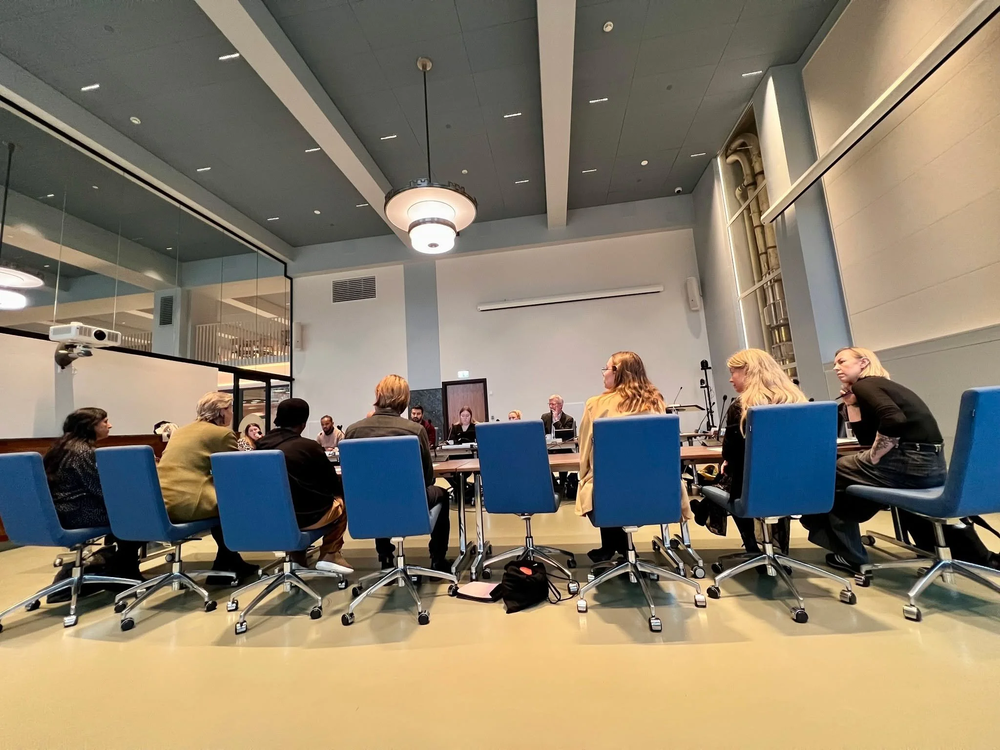 💬 I ekte Fontenehus-&aring;nd stilte vi opp side om side, medlem og medarbeider, p&aring; deputasjonsm&oslash;tet i helse- og sosialutvalget p&aring; R&aring;dhuset 🙌

M&oslash;tet var et innspillsm&oslash;te der Fontenehusene og andre organisasjon