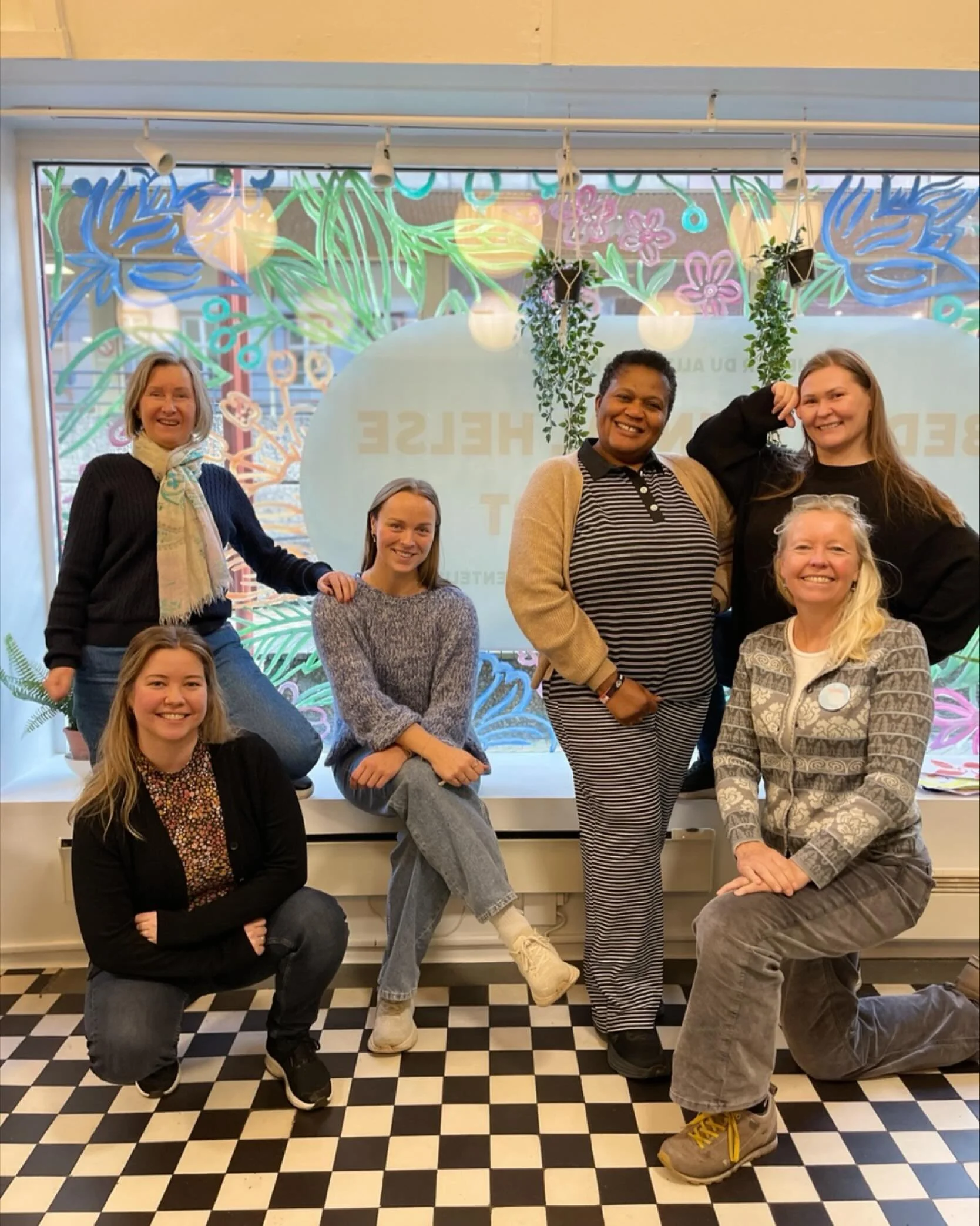 Vi hadde et kjempehyggelig bes&oslash;k av Kvinnehelsehuset p&aring; T&oslash;yen @sanitetskvinnene i g&aring;r som er Norges st&oslash;rste kvinnehelse-organisasjon som jobber med &aring; fremme kvinnehelse i Oslo. Takk for bes&oslash;k og sterke hi