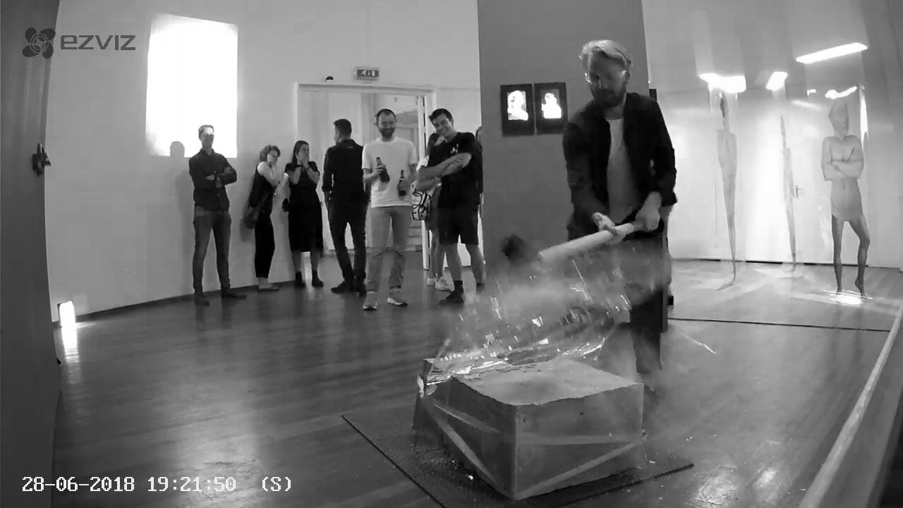 Implosion / Explosion, registratie tijdens installatie in ‘t Fijnhout, Amsterdam 2018, Juni
2018, fotografisch beeld.