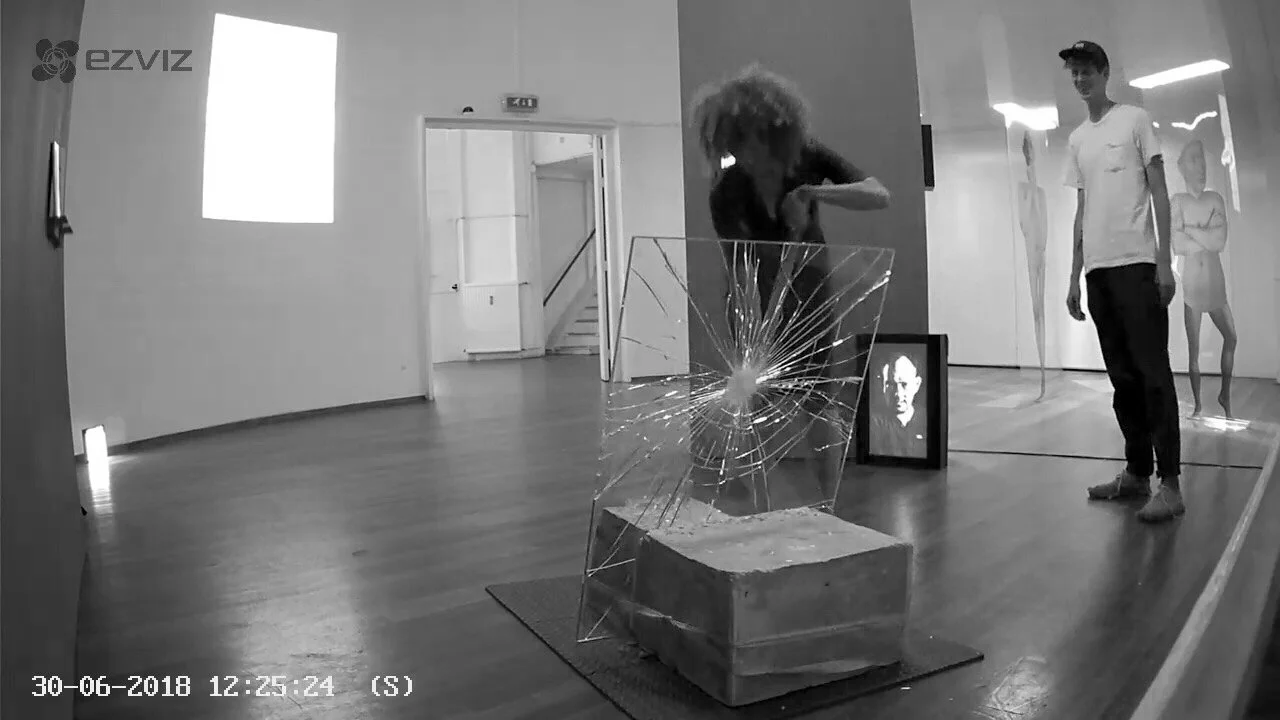 Implosion / Explosion, registratie tijdens installatie in ‘t Fijnhout, Amsterdam 2018, Juni
2018, fotografisch beeld.