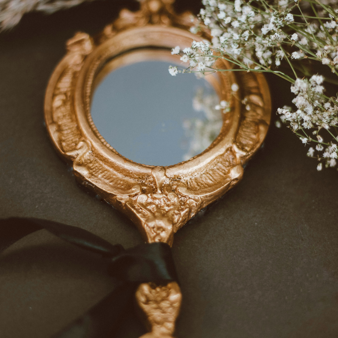 What to expect from an In Home Hair &amp; Makeup Session
