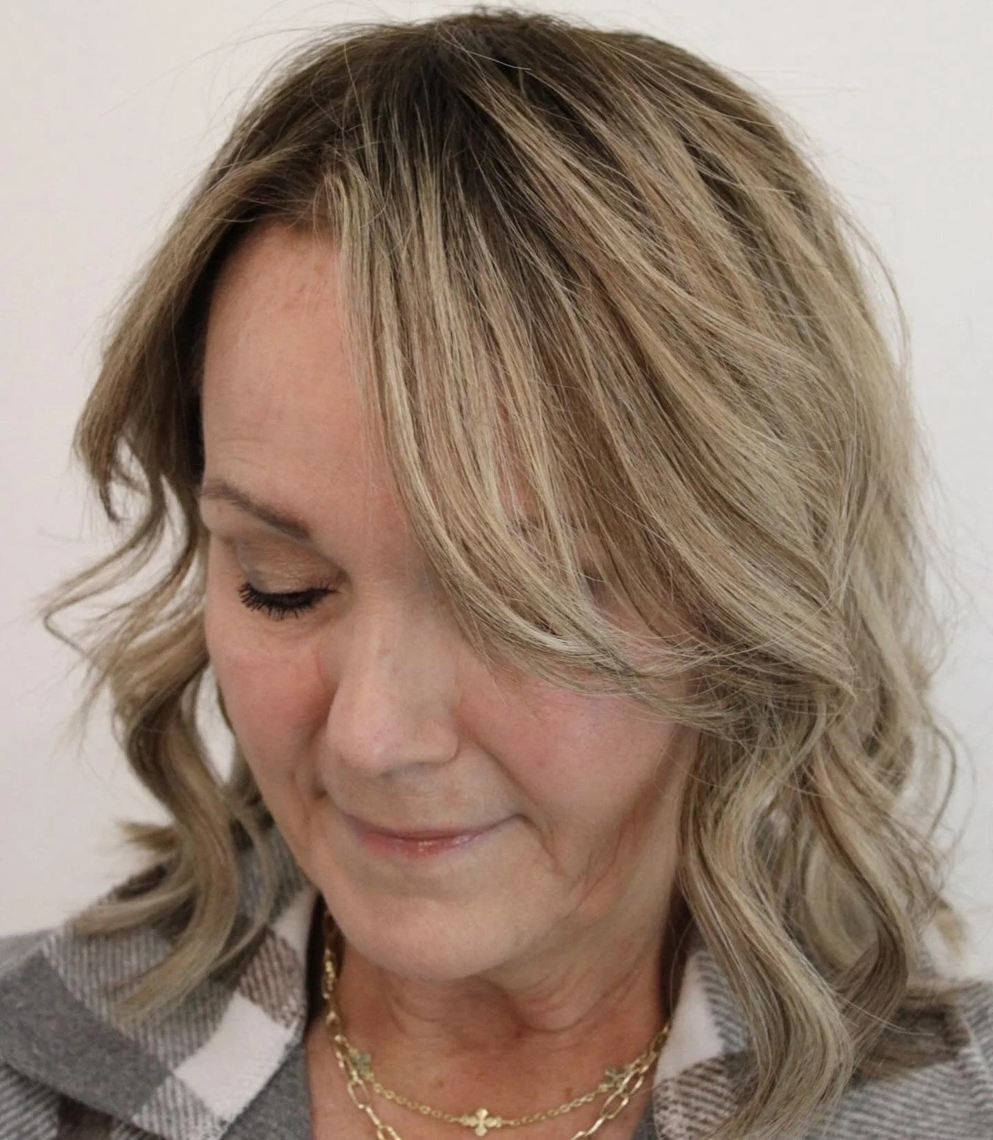 Would you believe this flawless look is a topper? 👀
We&rsquo;re proud to offer customized toppers in-salon for added fullness, coverage, and confidence.
Curious to learn more? Book a consultation today! 💫