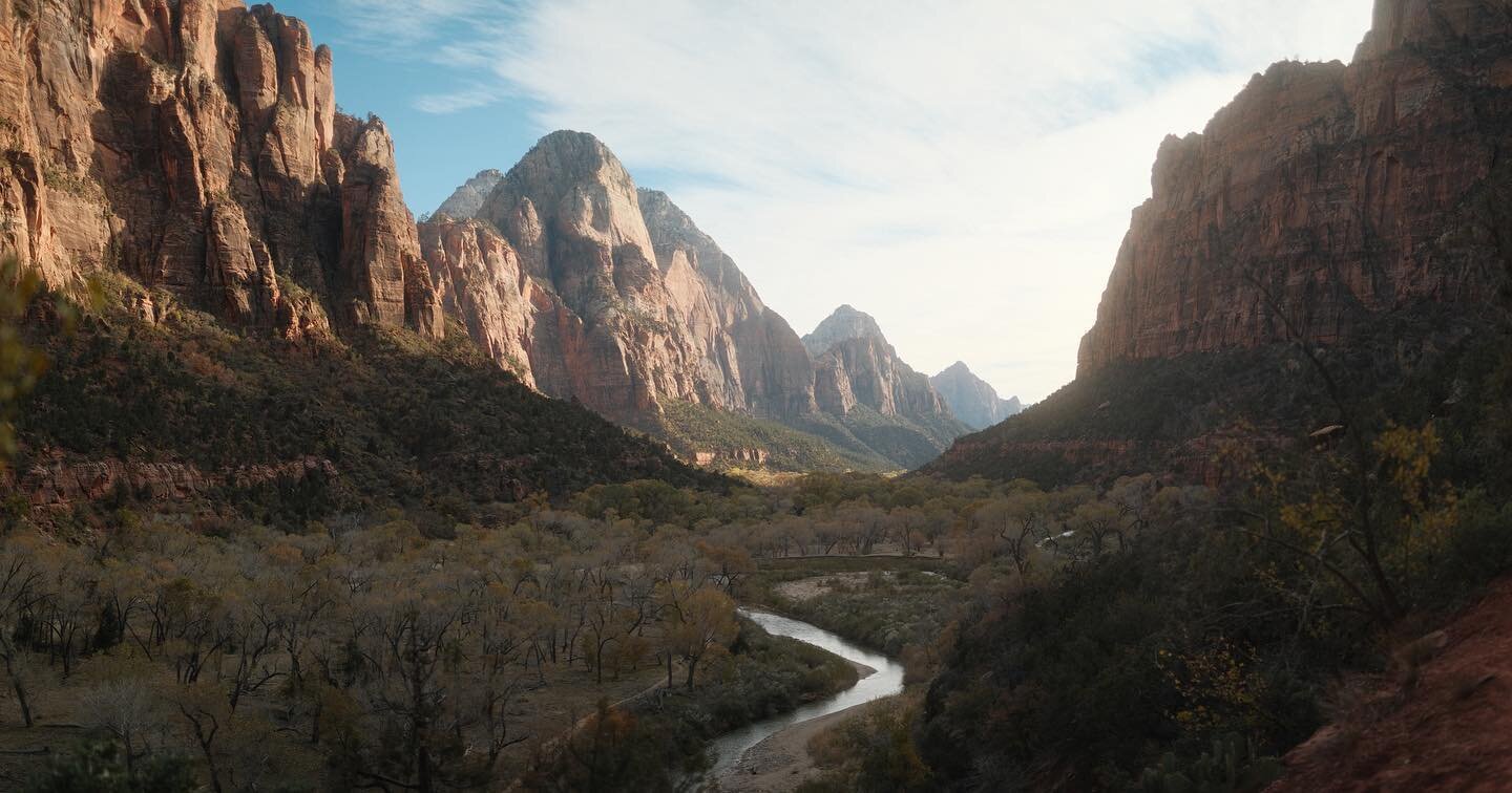 Panoramics of Zion and Bryce Canyon. 
1. The Virgin River cuts through Zion Canyon
2. A view of the east wall from the Emerald Pools
3. Hoodoos above the Queens Garden in Bryce Canyon
4. Looking south toward the Grand Canyon

#fujifilm #xt4 #sooc #cl
