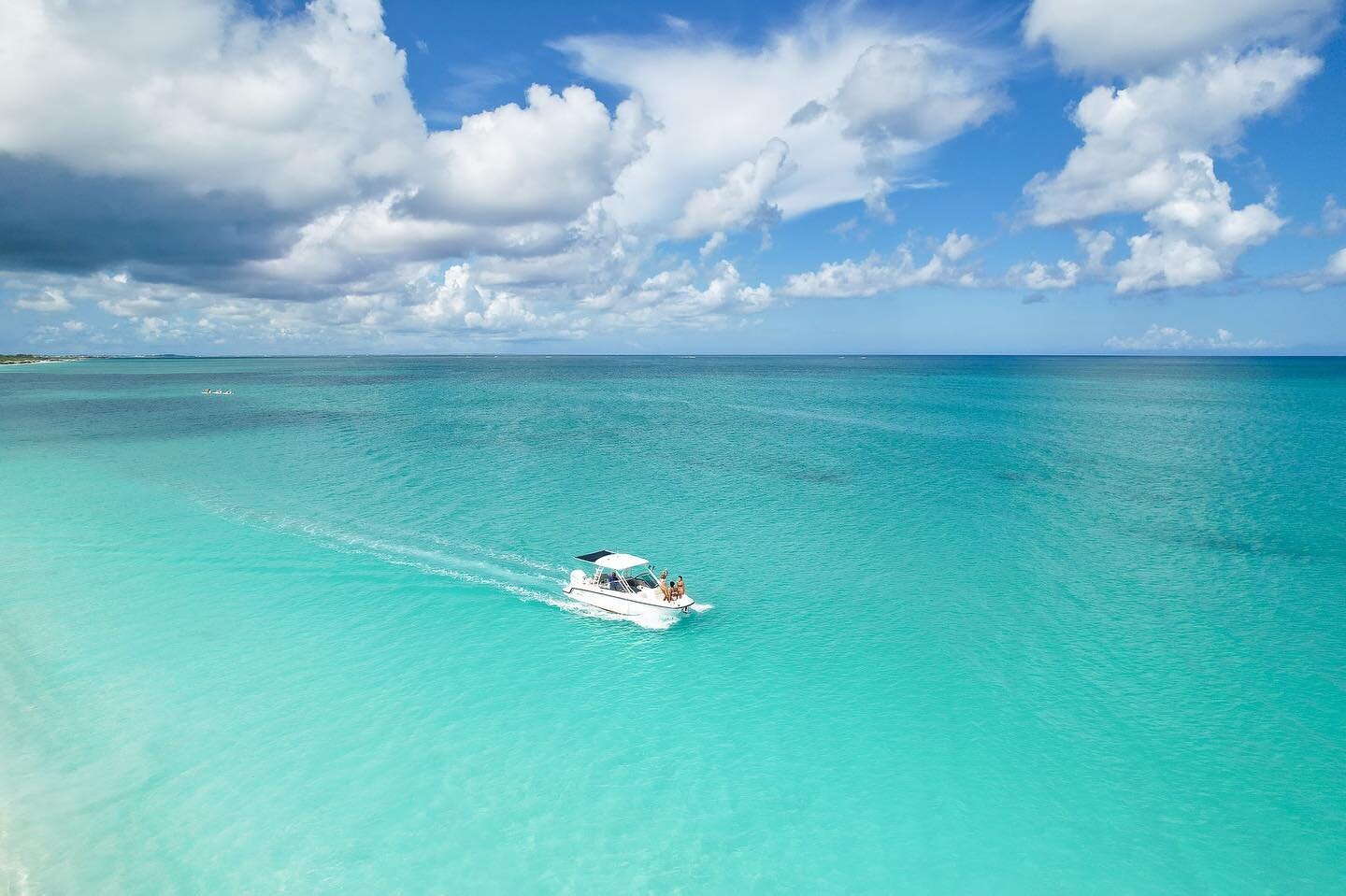 Island Cruising 🇹🇨💙🌊

.
.

#unforgettablememories #memories #miamiwater #miamivacation #highwavetours #BoatTours #Water #Vacation #CoupleGoals #RelationshipGoals #ThingToDo #lifestyle #lifeisgood #Goals #Family #Travel #watersport #watersports #w