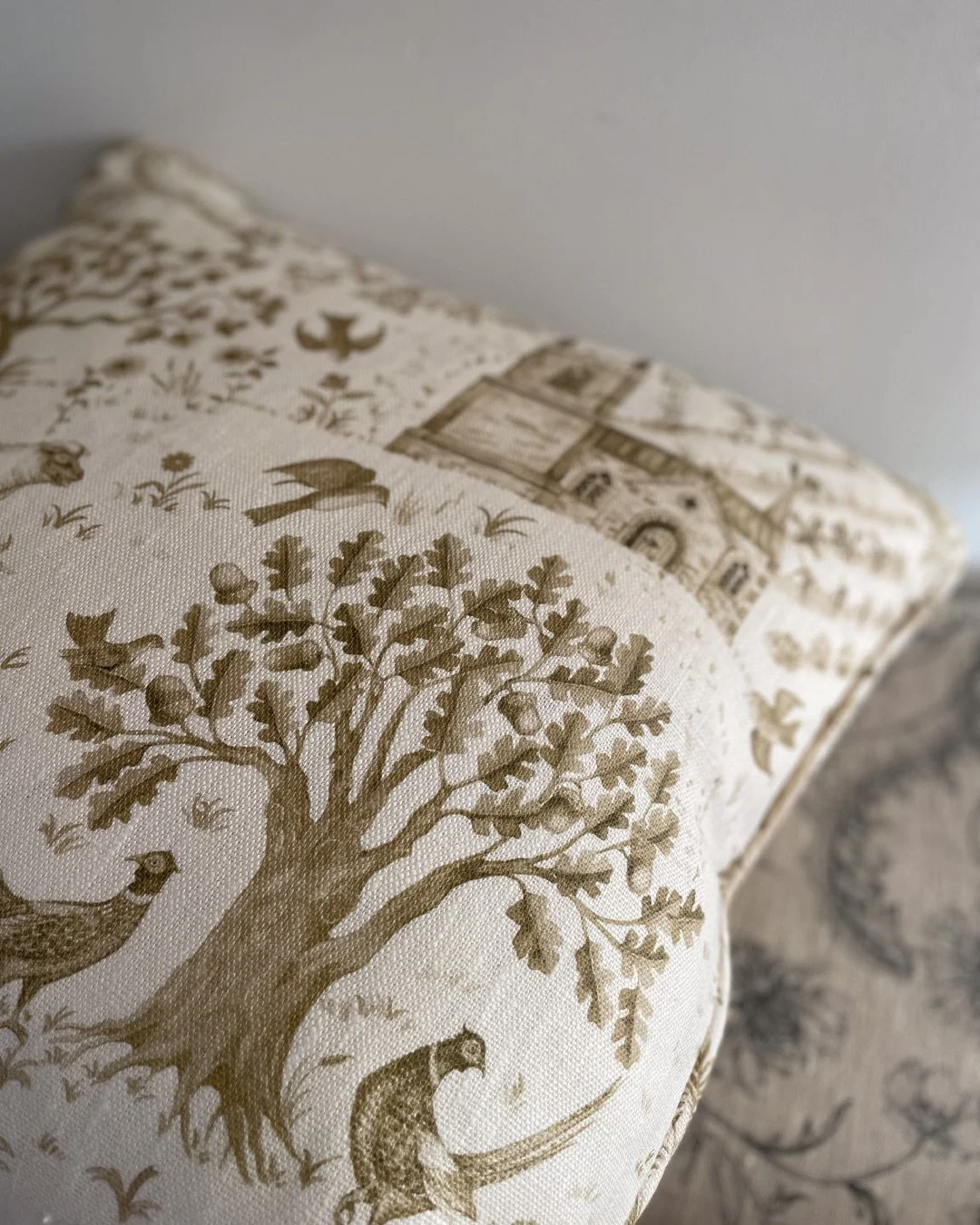 Daily-Walk---Wet-Hay---Linen-Square-Cushion-with-Piping_Side.jpg