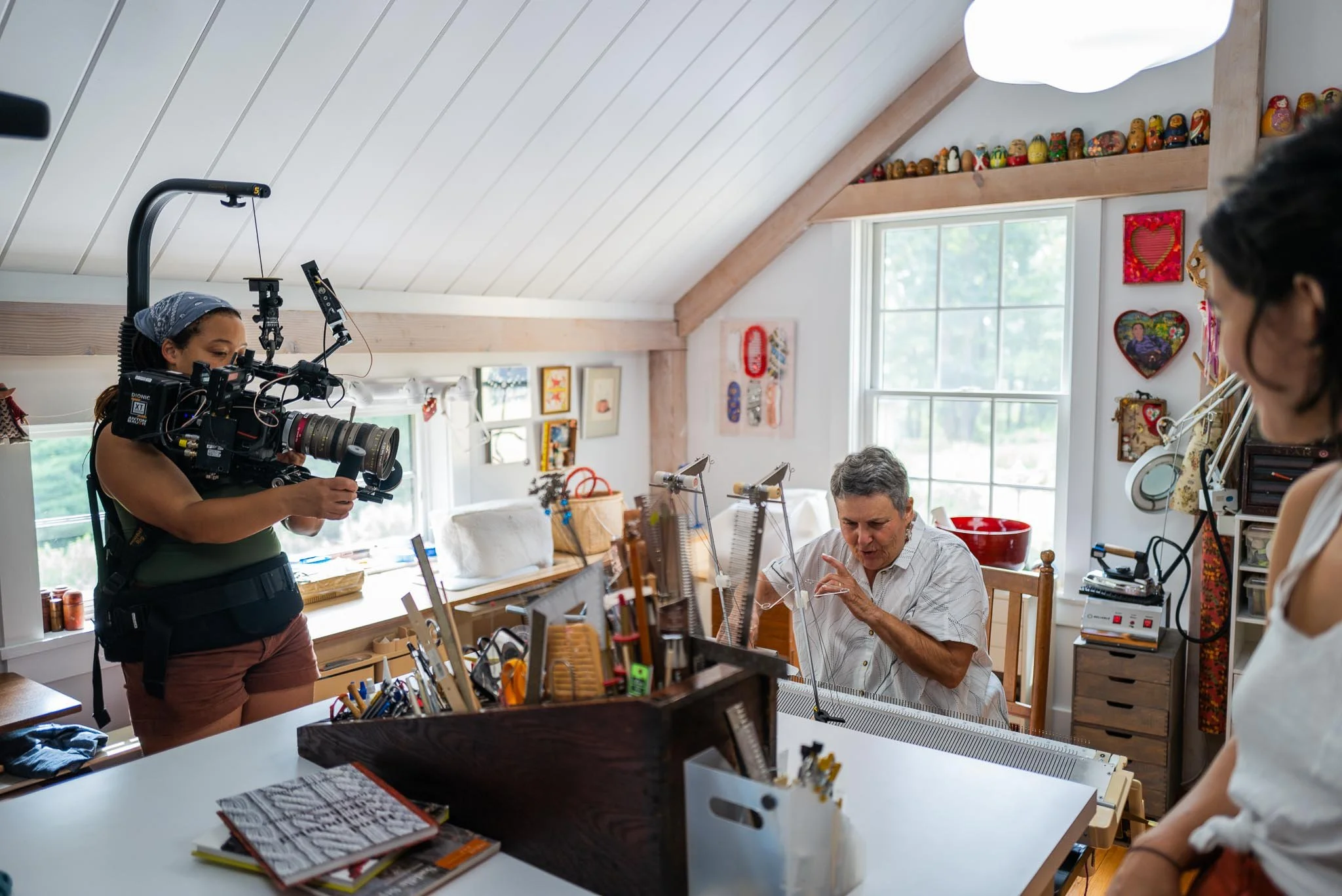 Susan Guagliumi walks through her hand-manipulated stitch technique at the machine, filmed in her home studio.