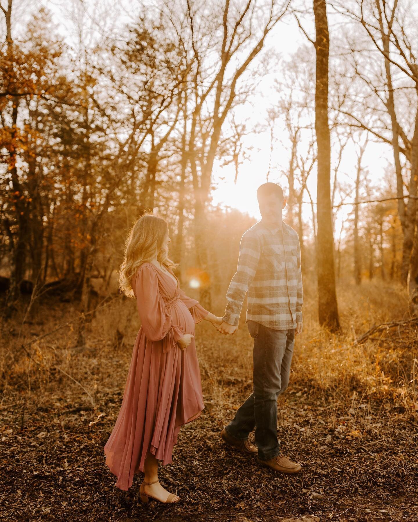 One thing I love about winter, it always brings so many maternity sessions🫶🏼

@mal_pal146 you are one glowing momma!