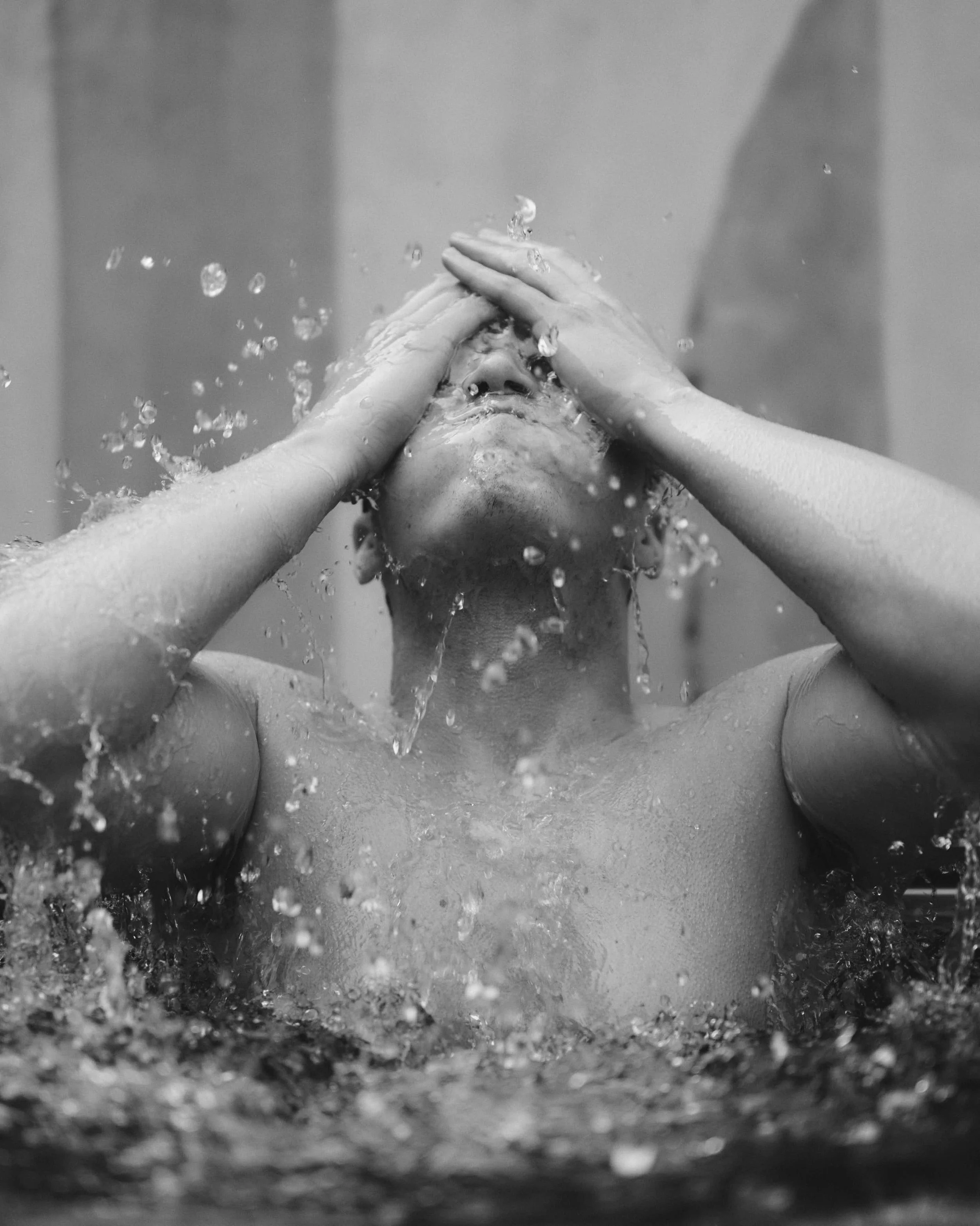 Contrast Therapy health benefits. Saela Sauna customer taking a cold plunge after being in the sauna. 