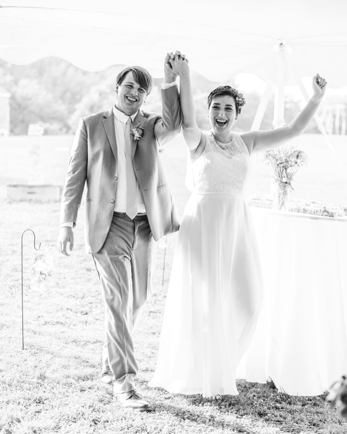In celebration of Silver Linings first official social post 🍾

📸Photo cred: @laurendobish 
.
.
.
.
.
.
#silverlinings #weddingplanner
#newenglandweddings