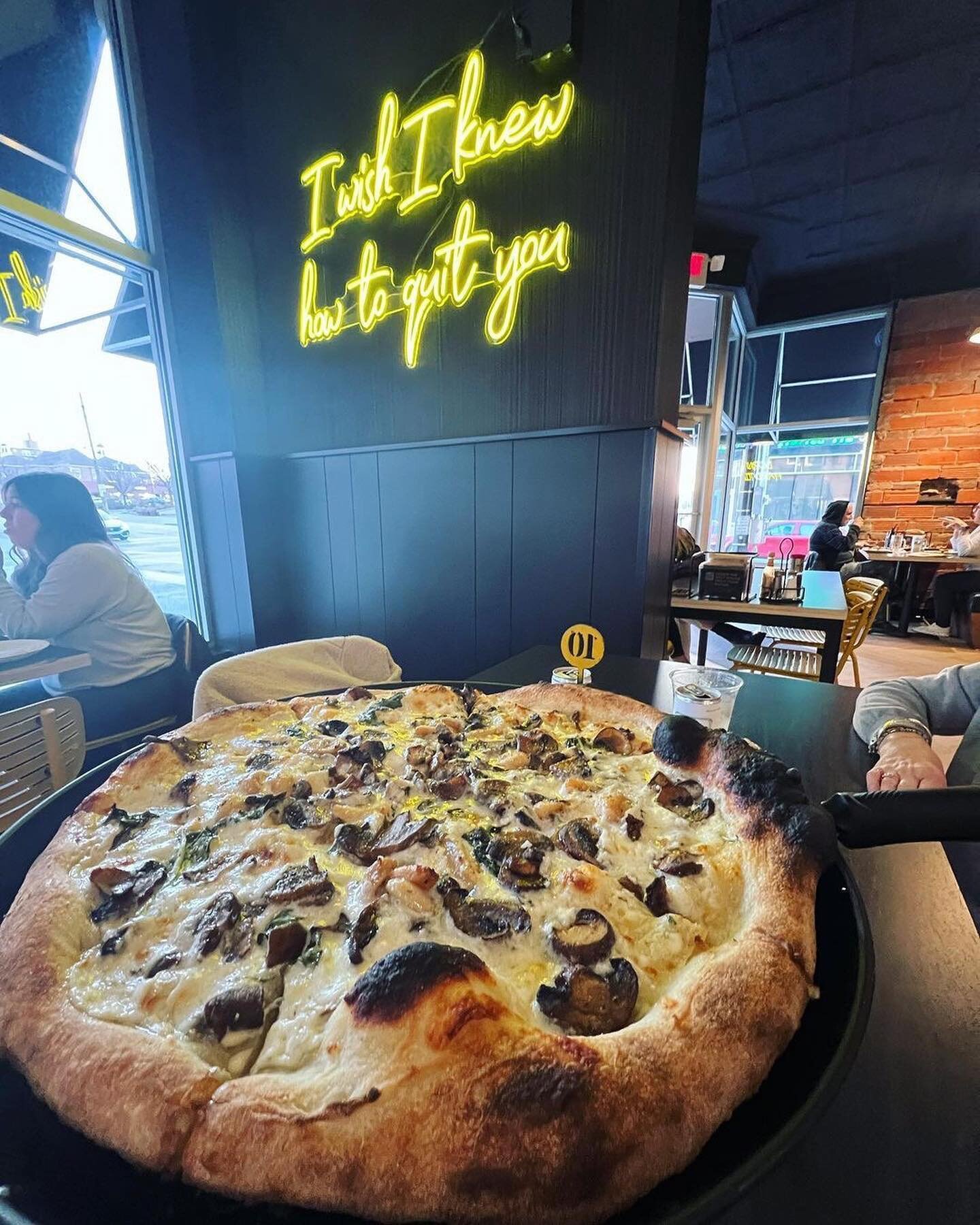 Lakewood pizza outlet