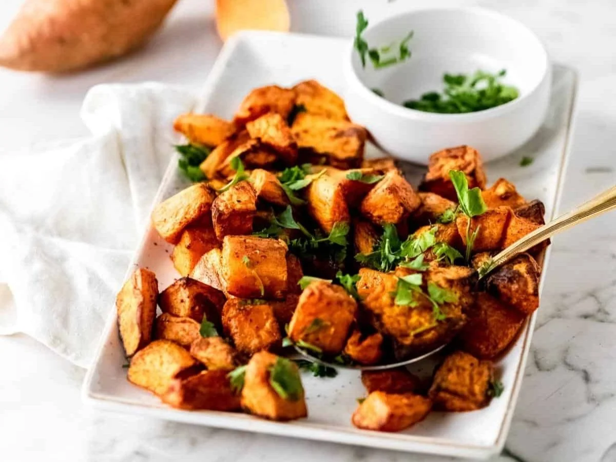 air-fryer-cinnamon-sweet-potatoes-9.jpg (Copy)