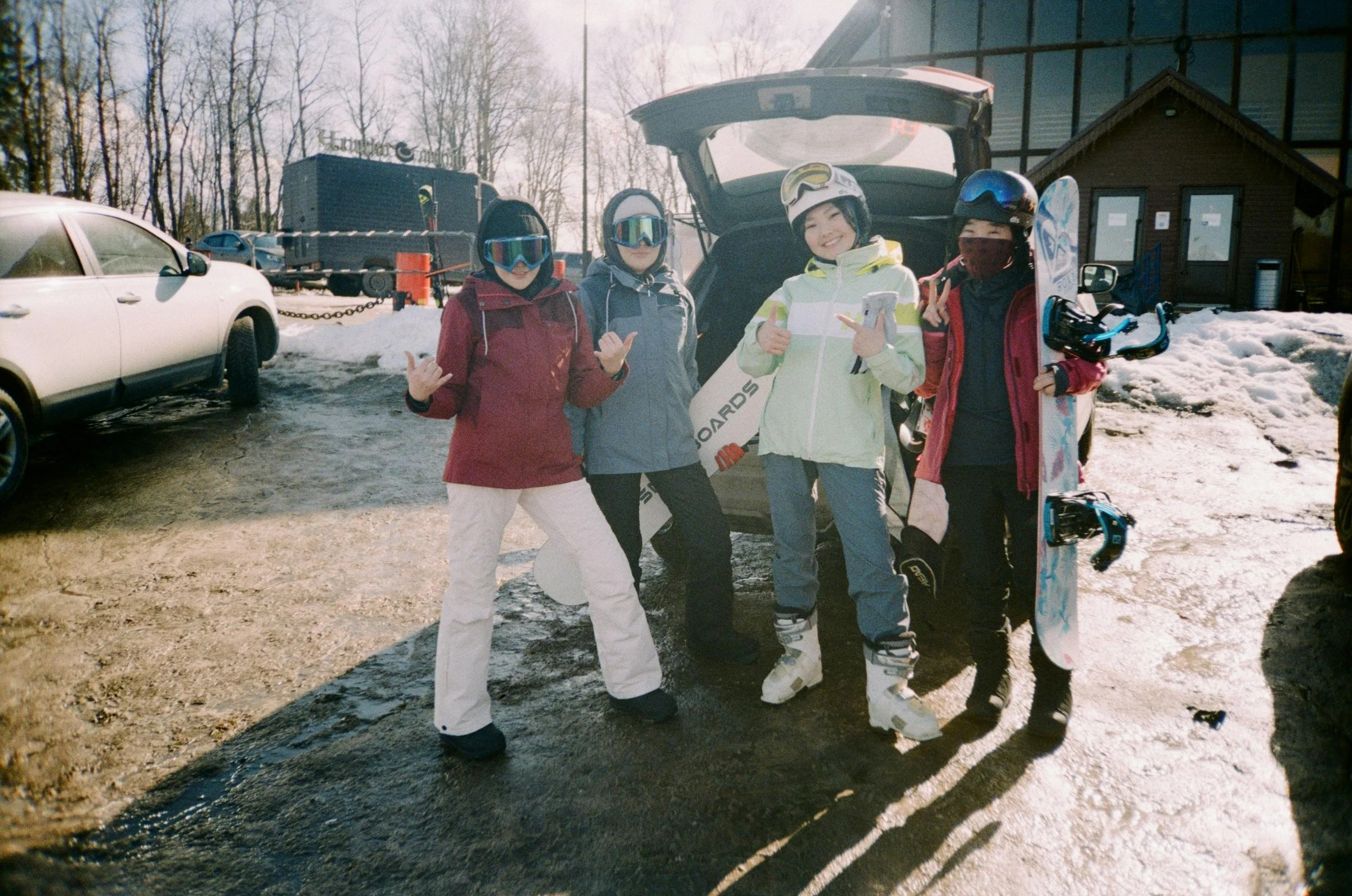 group of friends ready to ski