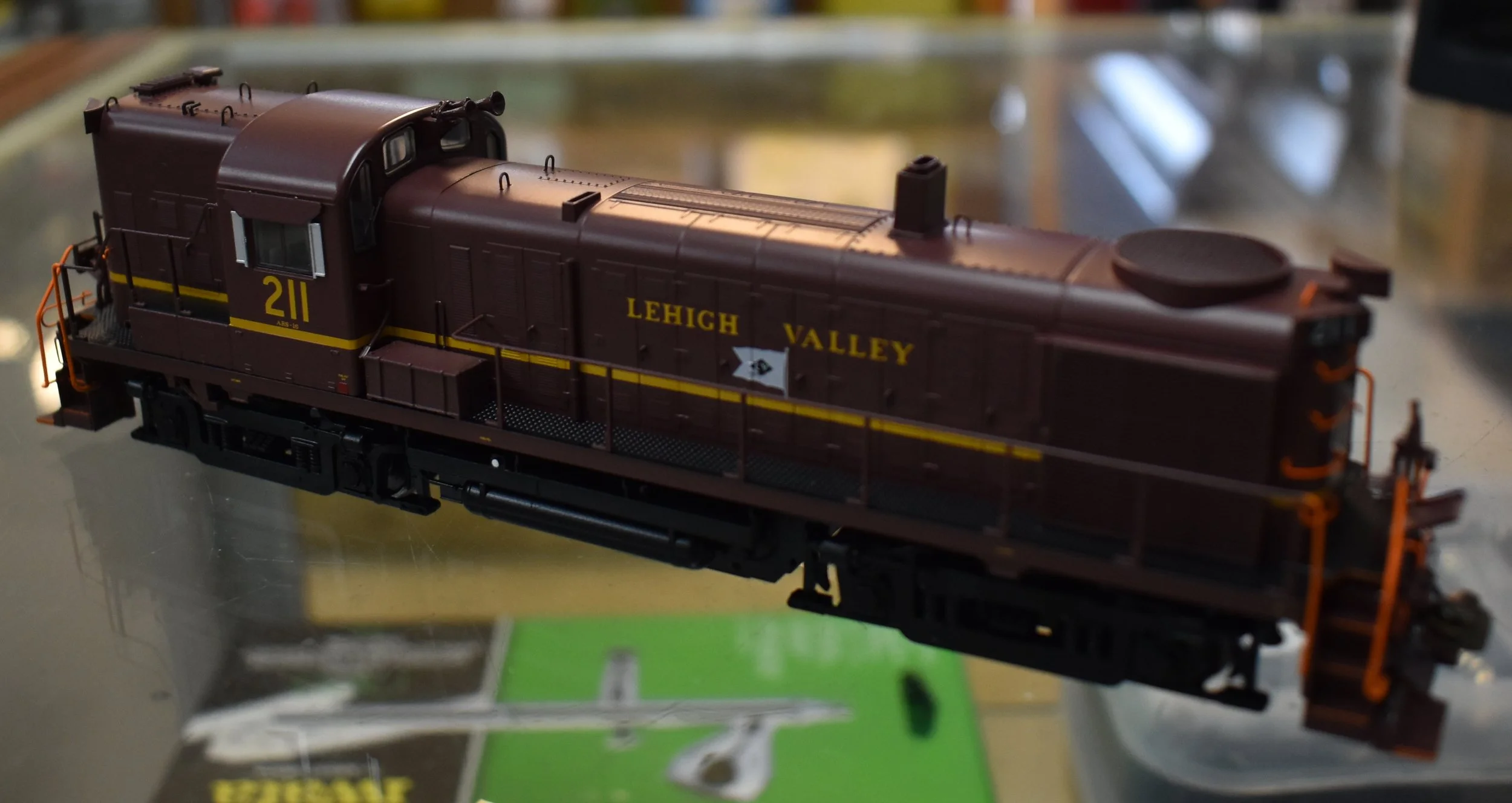 Bowser HO Alco RS-3 Hammerhead "Lehigh Valley #211 Tuscan Red"