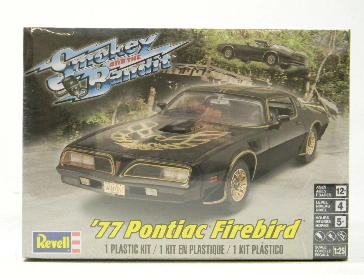 Revell 1/25 1977 Pontiac Firebird "Smokey and the Bandit"