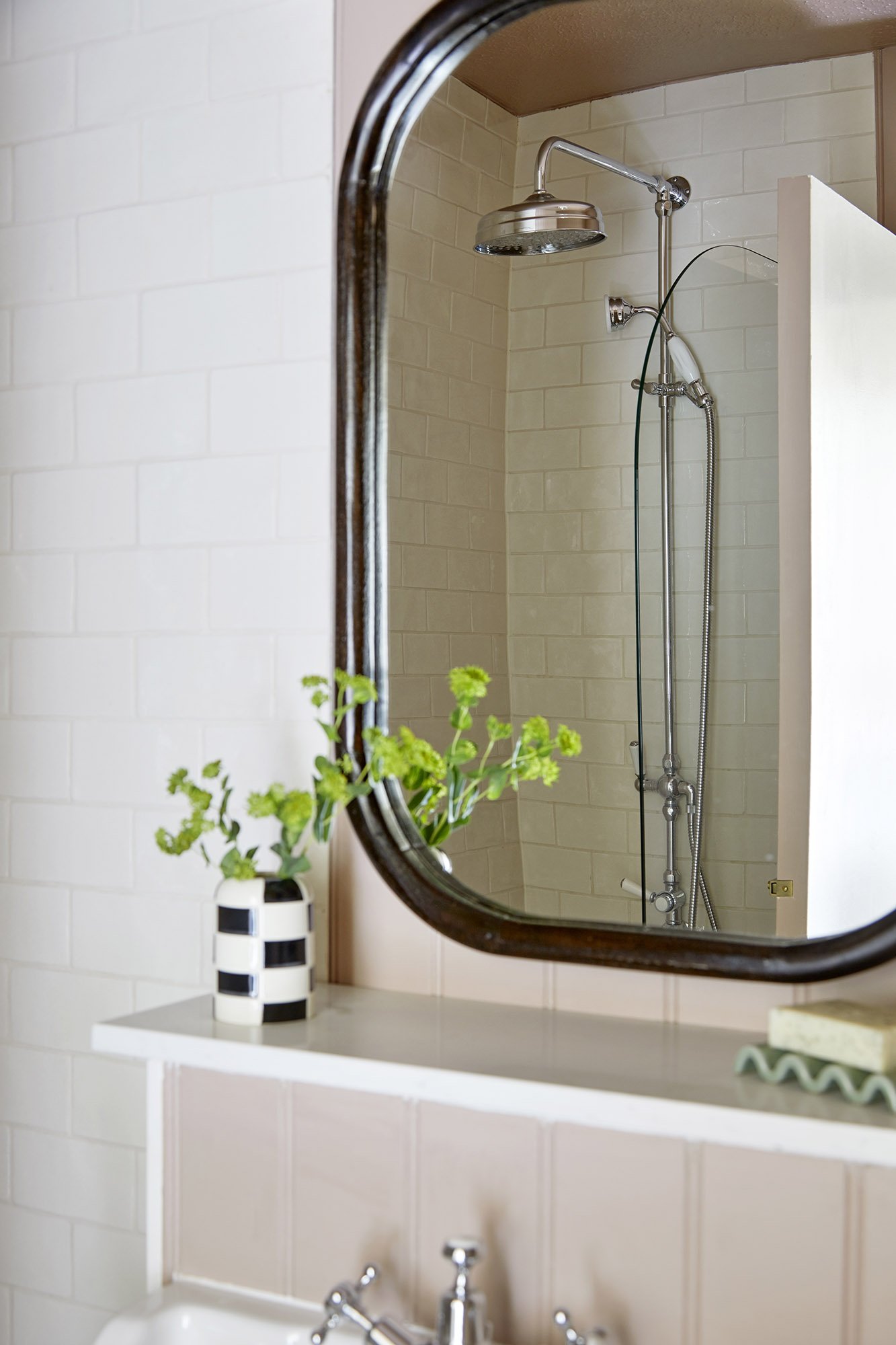 Bathroom_wood_mirror_victoia_covell_interiors_islington_flat.jpg
