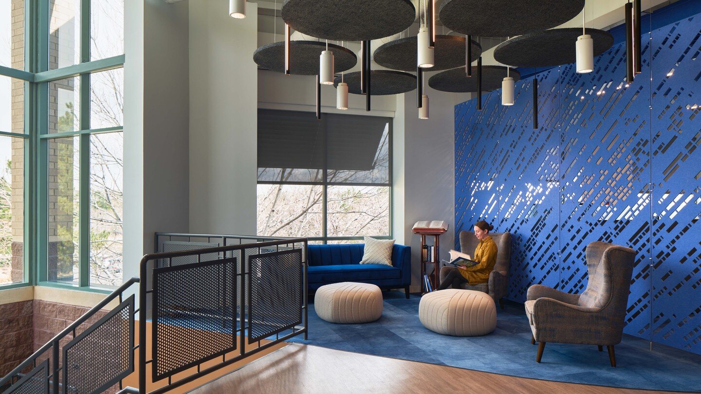Bringing the great outdoors into the office!🌲 This corporate office draws inspiration from the surrounding Colorado landscape and Wildlife. 

#interiordesign #corporatedesign