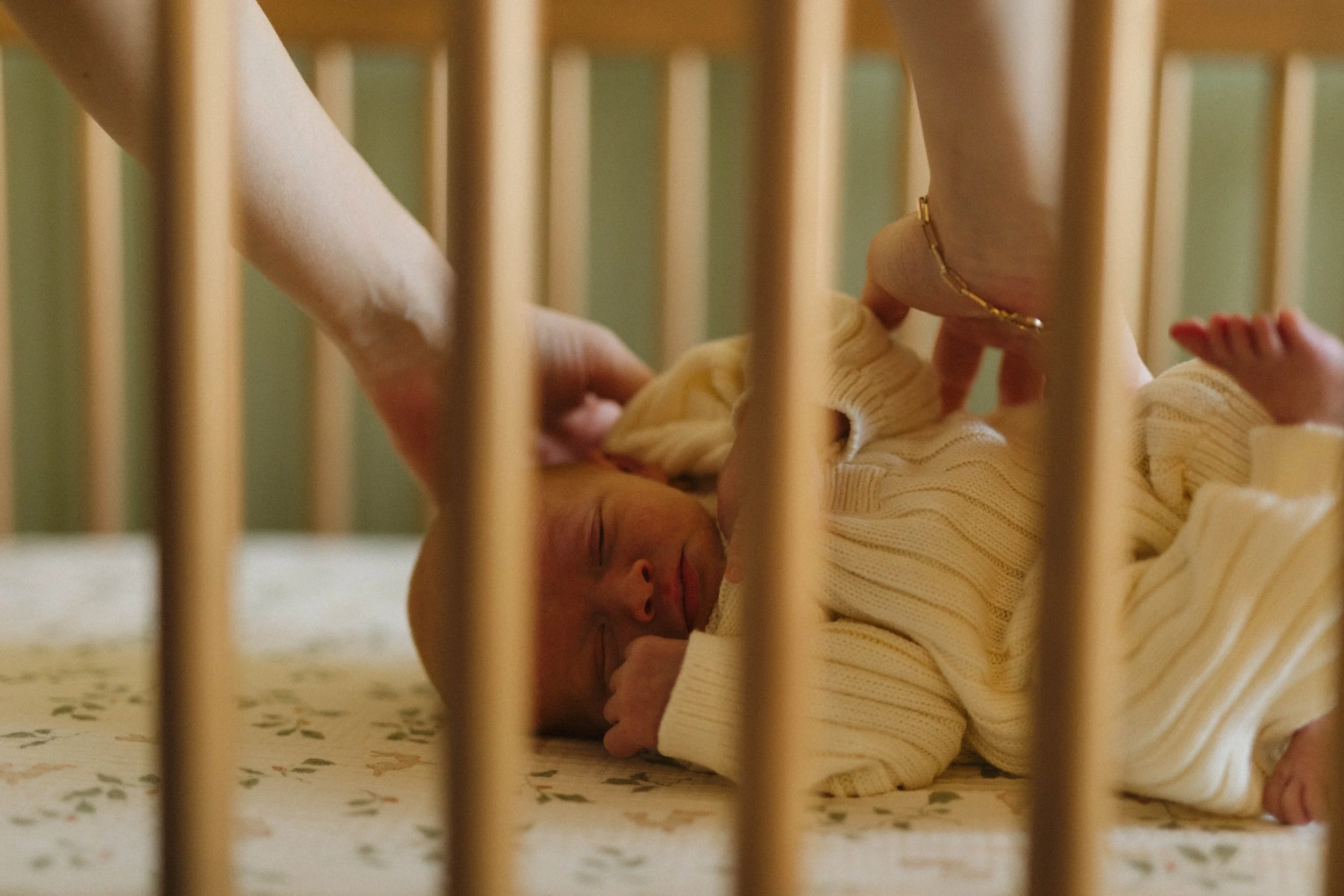 irvine-newborn-photographer-in-home29.jpg