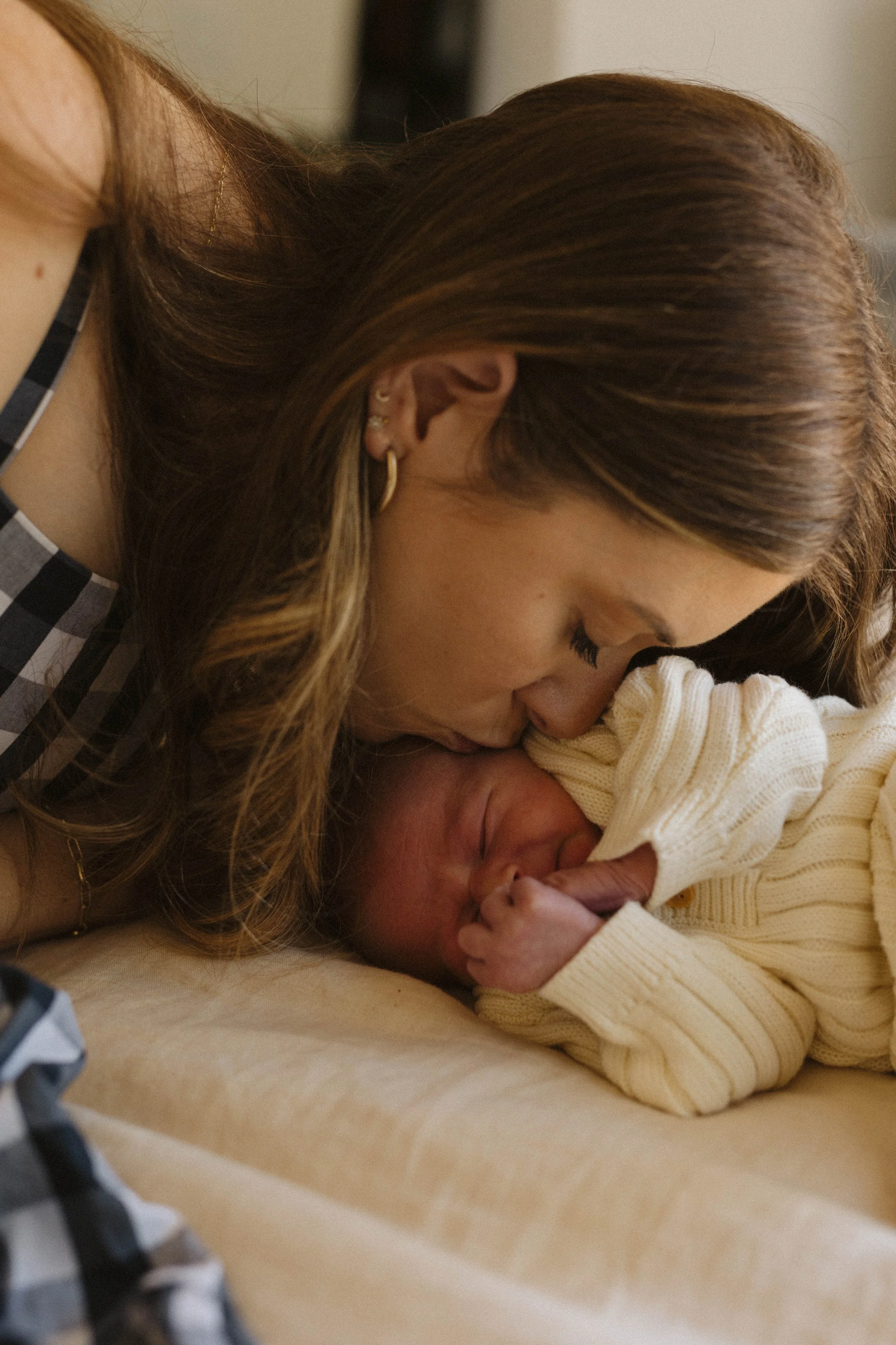 irvine-newborn-photographer-in-home92.jpg