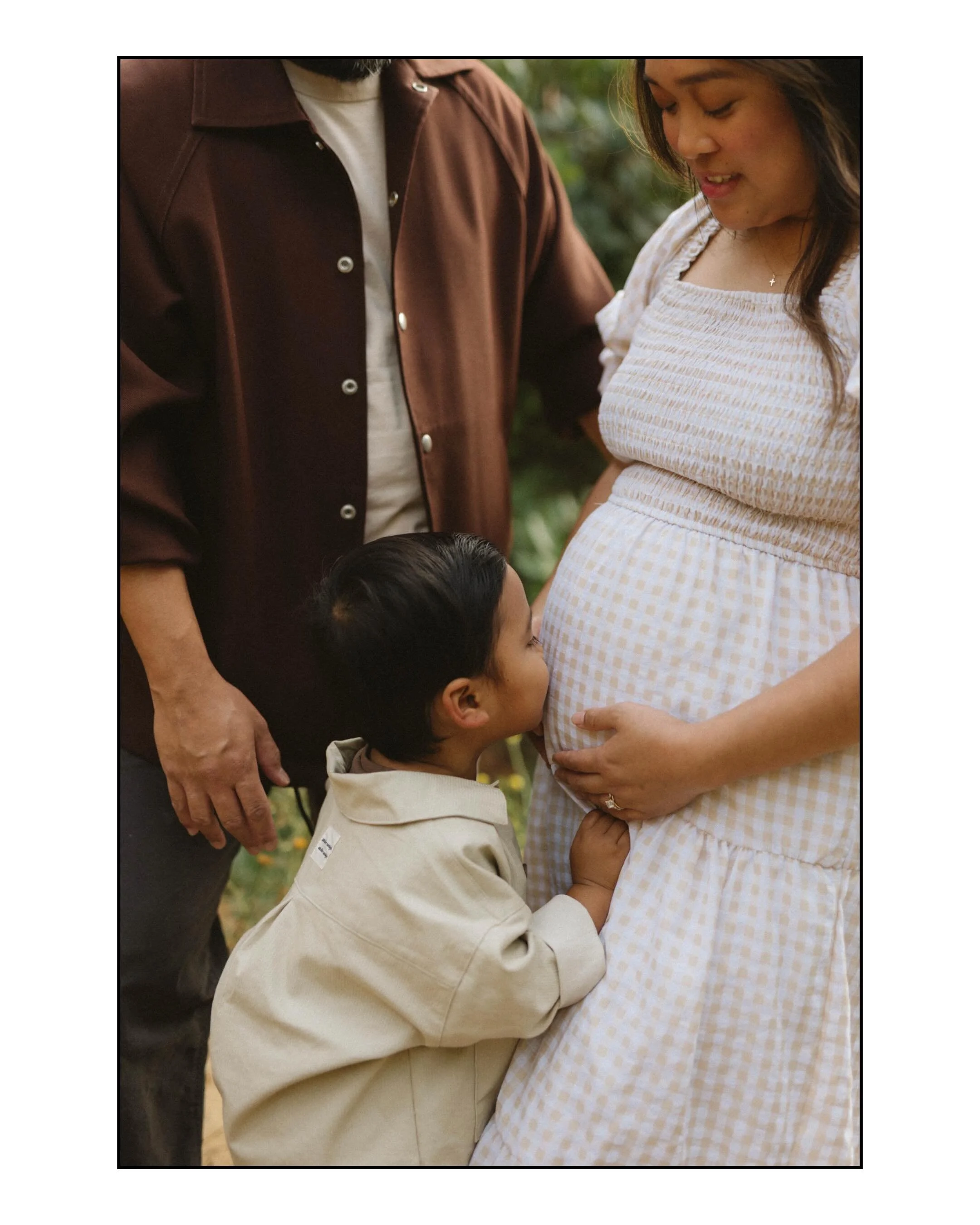 That in-between time before the baby of the family becomes a big brother.

This little guy found a flower right at the start and hung onto it for half the time. It&rsquo;s the tiny details like that that make every session unique. These parents were 