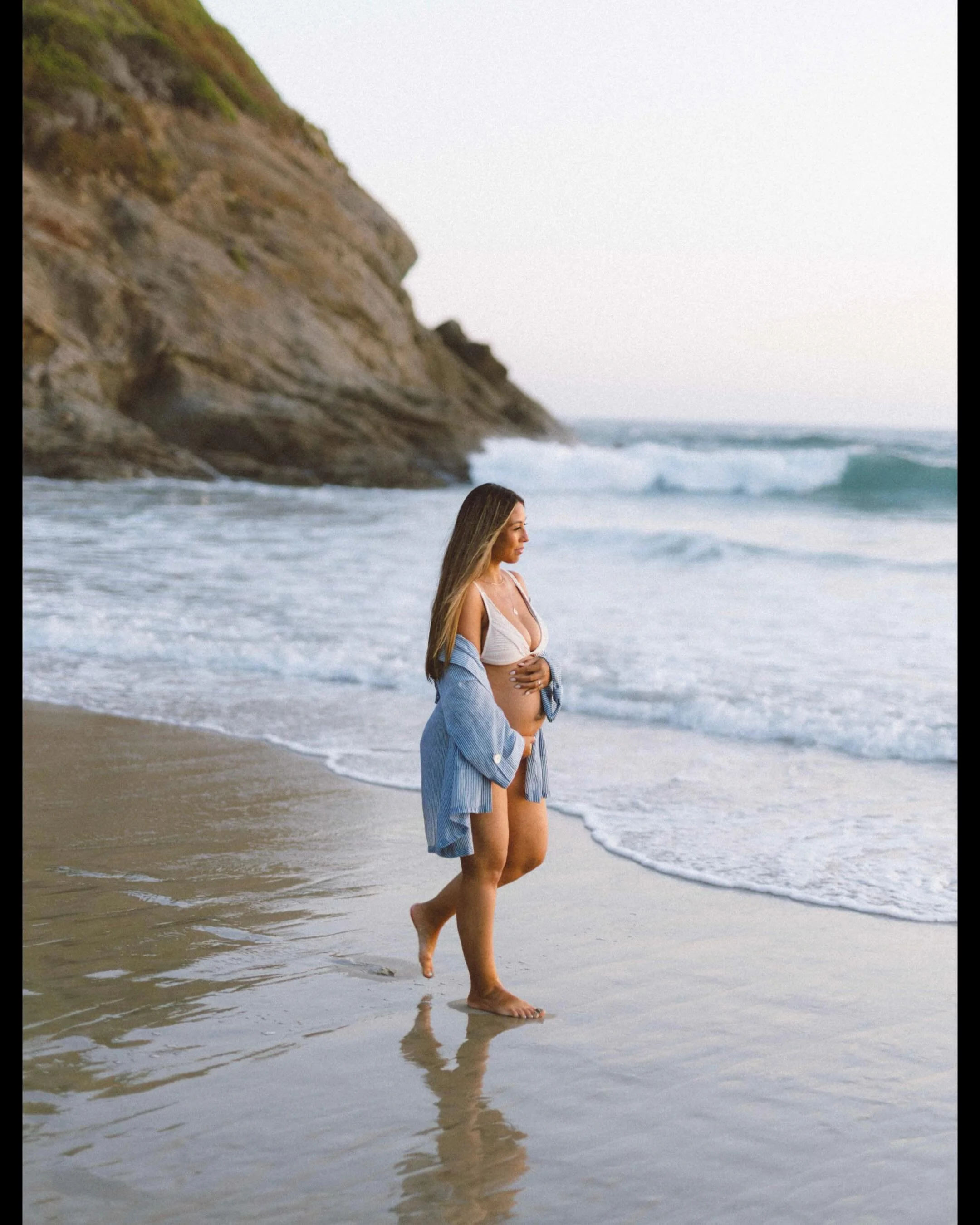 Blue hour. Beach. Pregnant belly in the water. 🤝

This stunning mom shared that she didn&rsquo;t take maternity photos like this with her first two kids so it felt extra special to create these with her ✨

If you&rsquo;re on the fence about maternit