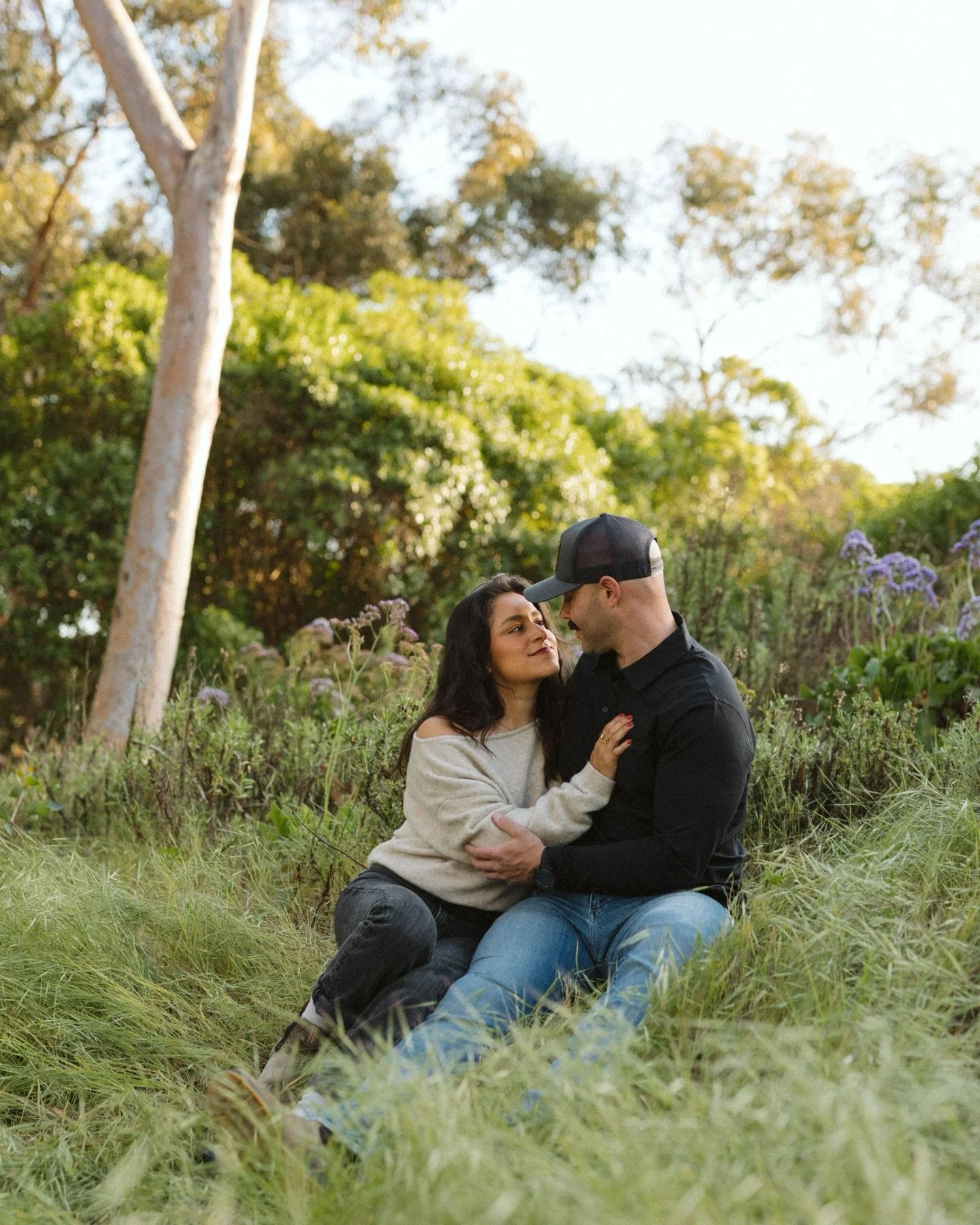 It&rsquo;s always a yes to exploring a new location with a couple for their engagement! And it&rsquo;s always an extra yes to bringing their adorable pup along!

A cutie engagement session for D + D where they showed me one of their favorite spots 🫶