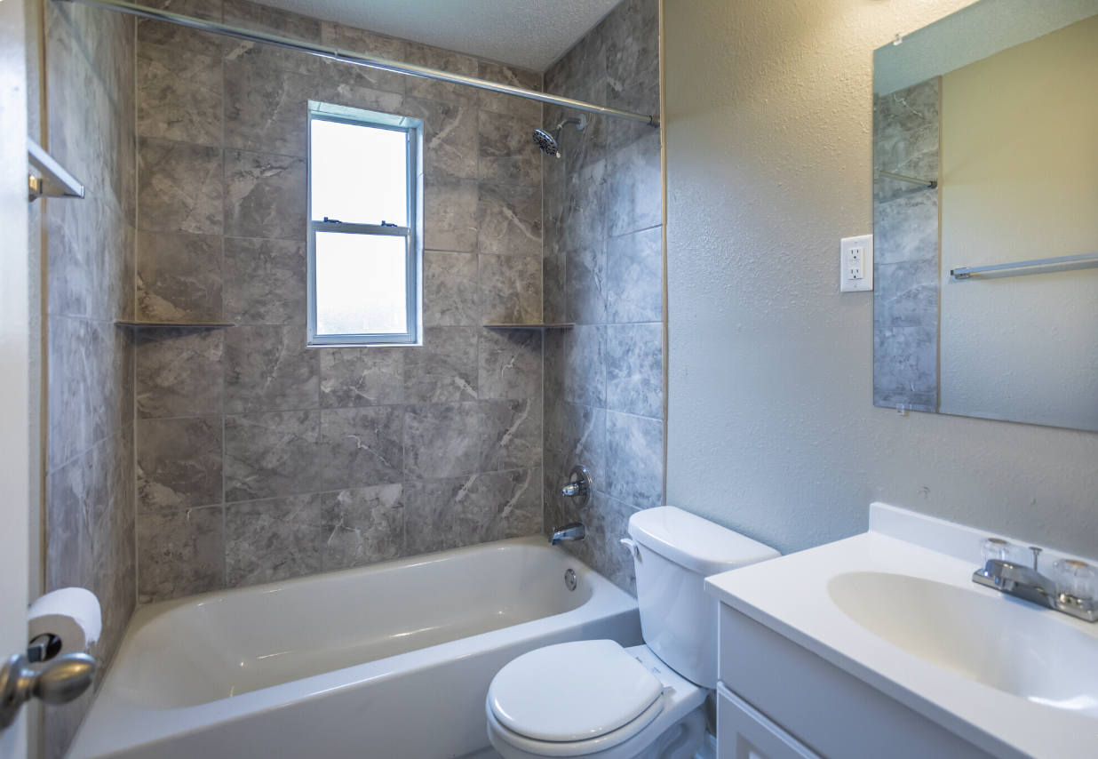 Gallery — The Courtyard at Waring Park Apartments in Memphis, Tennessee