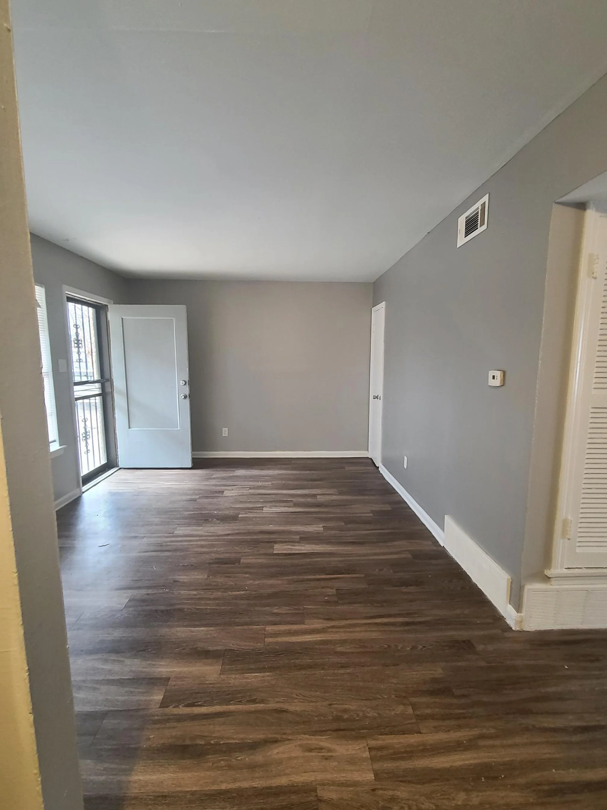 Gallery — The Courtyard at Waring Park Apartments in Memphis, Tennessee