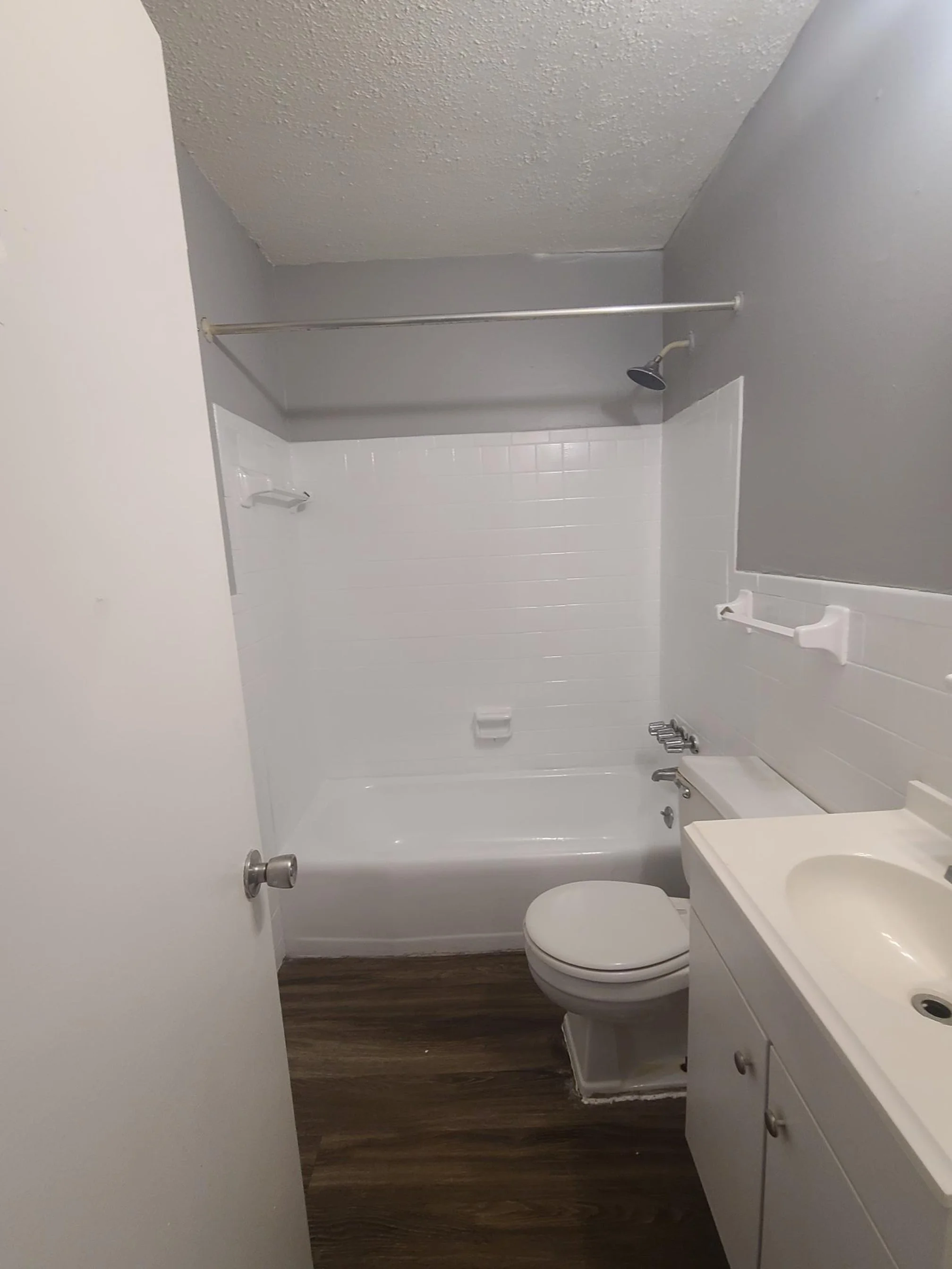 Gallery — The Courtyard at Waring Park Apartments in Memphis, Tennessee