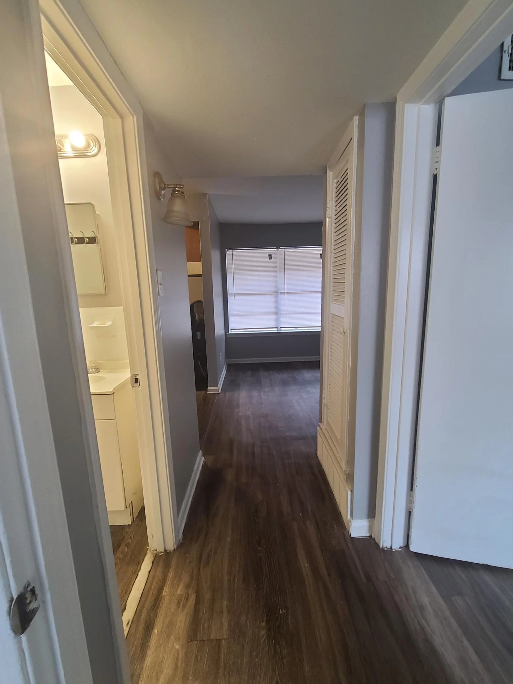 Gallery — The Courtyard at Waring Park Apartments in Memphis, Tennessee