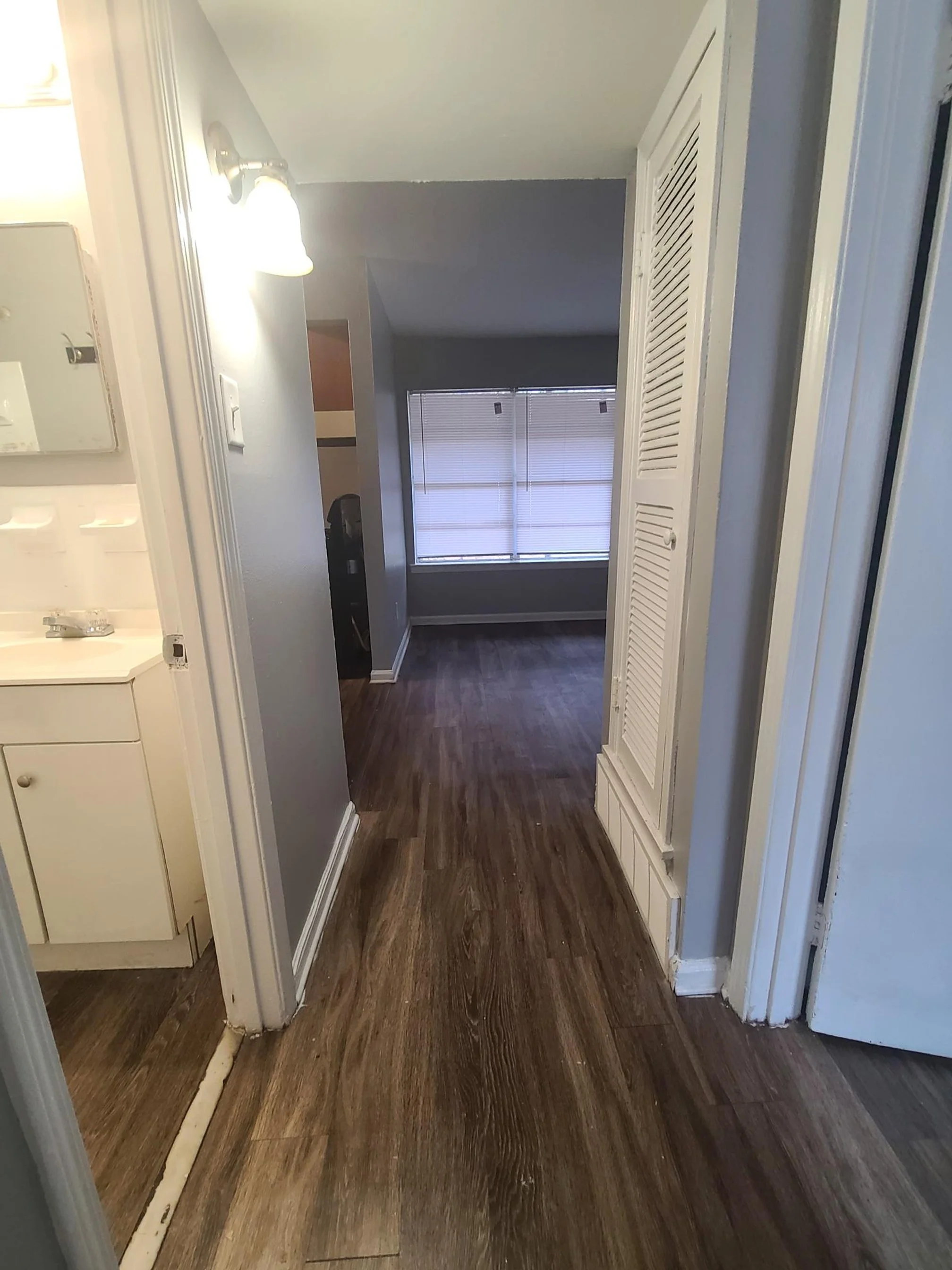 Gallery — The Courtyard at Waring Park Apartments in Memphis, Tennessee