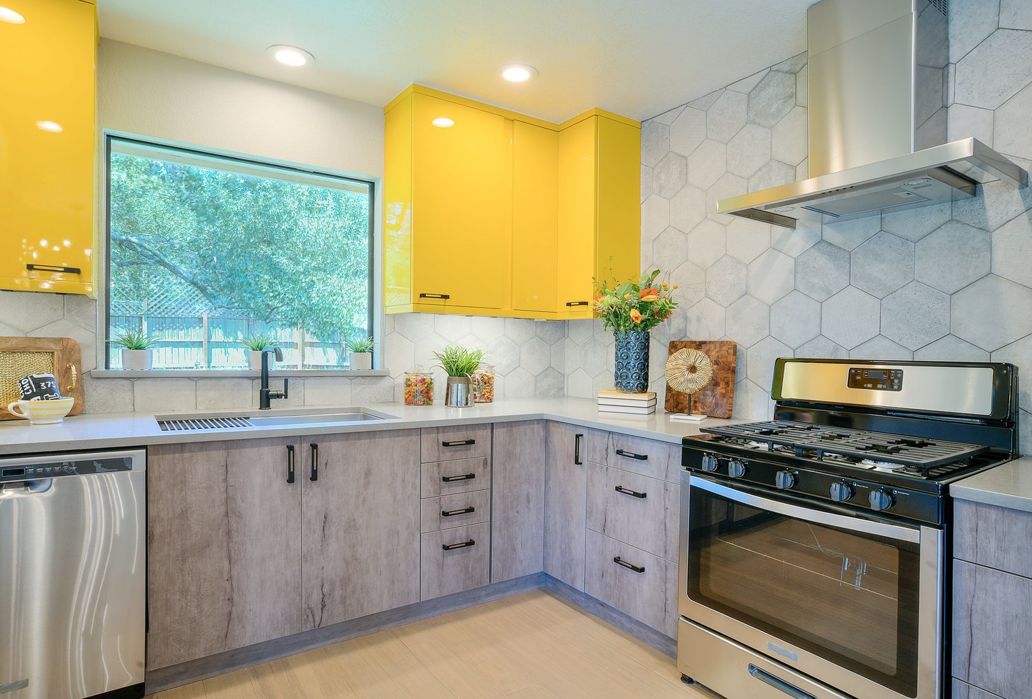 HOUSE HUNTERS RENOVATION: WELCOME HOME, LAURA &amp; STEVE!