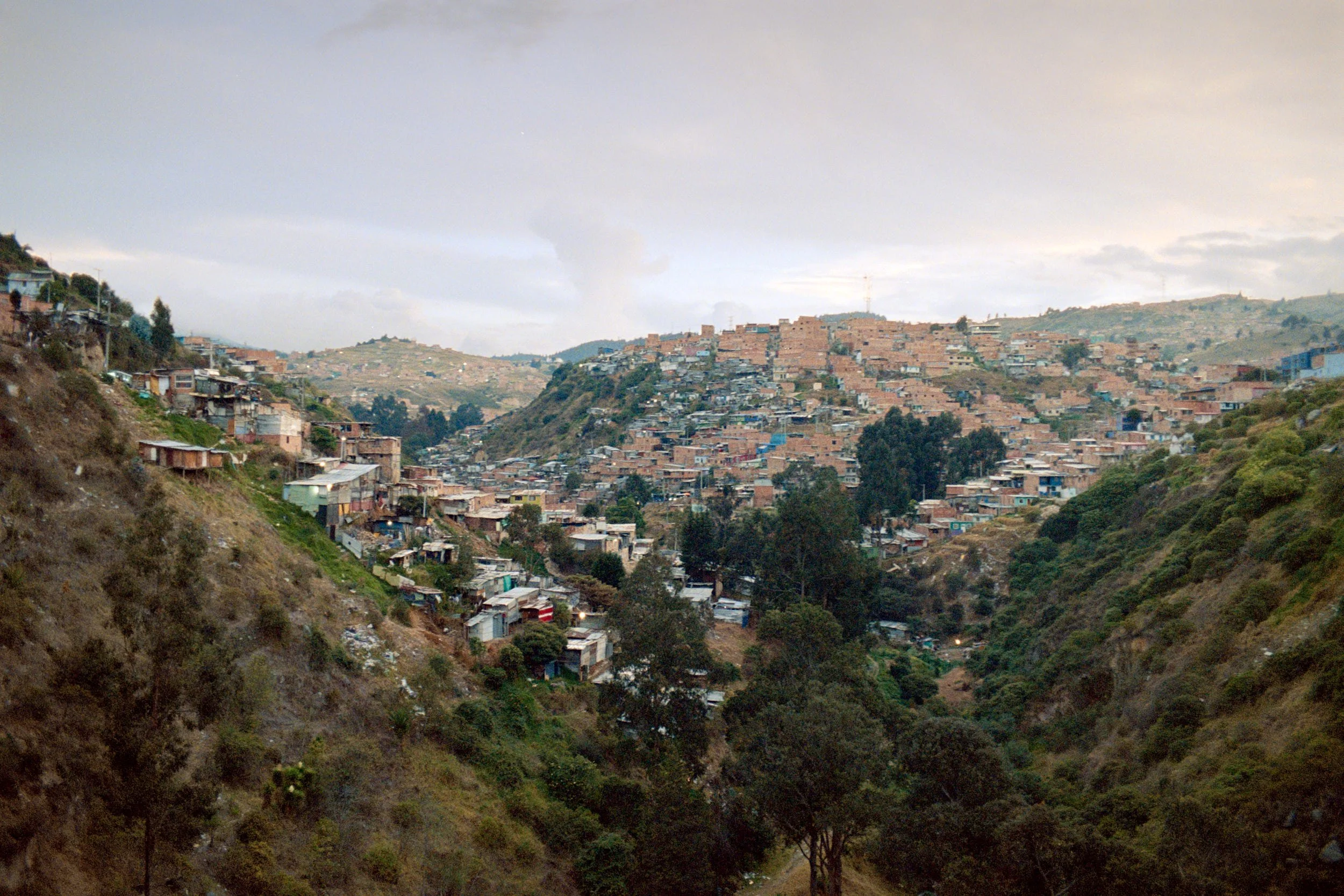 A second view through the steep valley that houses informal settlements.