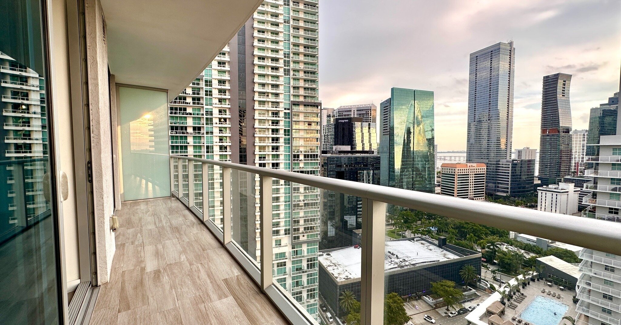 Rented✅
1100 S Miami Ave , Unit 2403
Miami, FL 33130
1 bed &bull; 1 bath &bull; 977 Sq Ft

Beautiful 1 bedroom + den, 1 bath unit in Brickell at Millecento created by Carlos Ott and designed by Pinifarina. White tiles throughout the unit. High rise b
