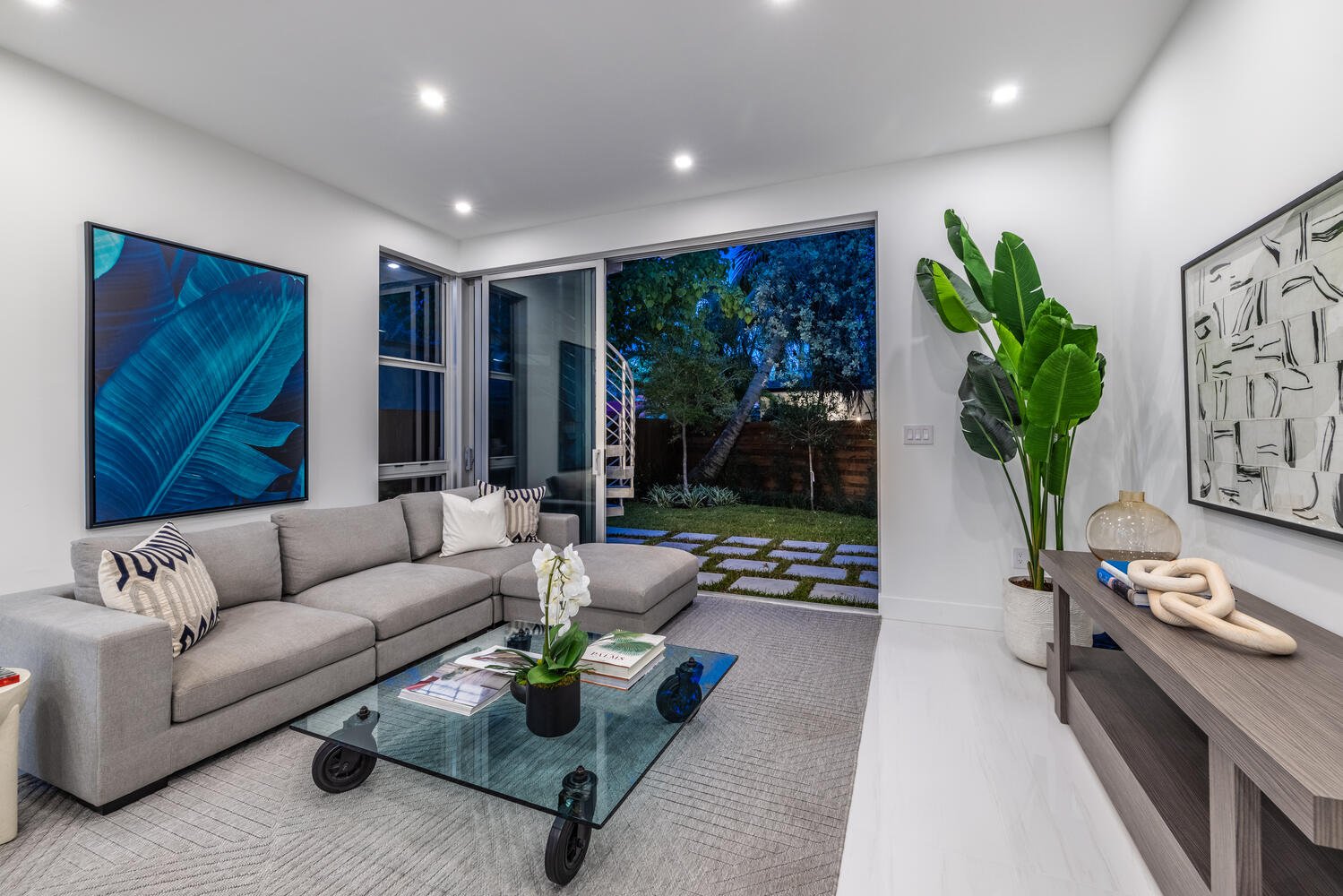 1010 SW 22nd St UNIT 1 Miami-large-060-062-2J9A4740HDR-1500x1000-72dpi.jpg