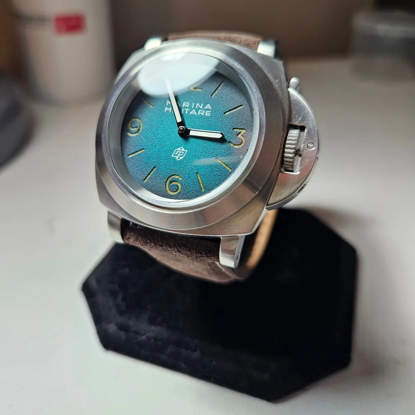 VH31 mechaquartz in an NH case. Want that seconds hand sweep with a battery? Look no further. 

This watch is not currently available, but send a message now if you want to build out a mechaquartz!

All watches can be further customized. Feel free to