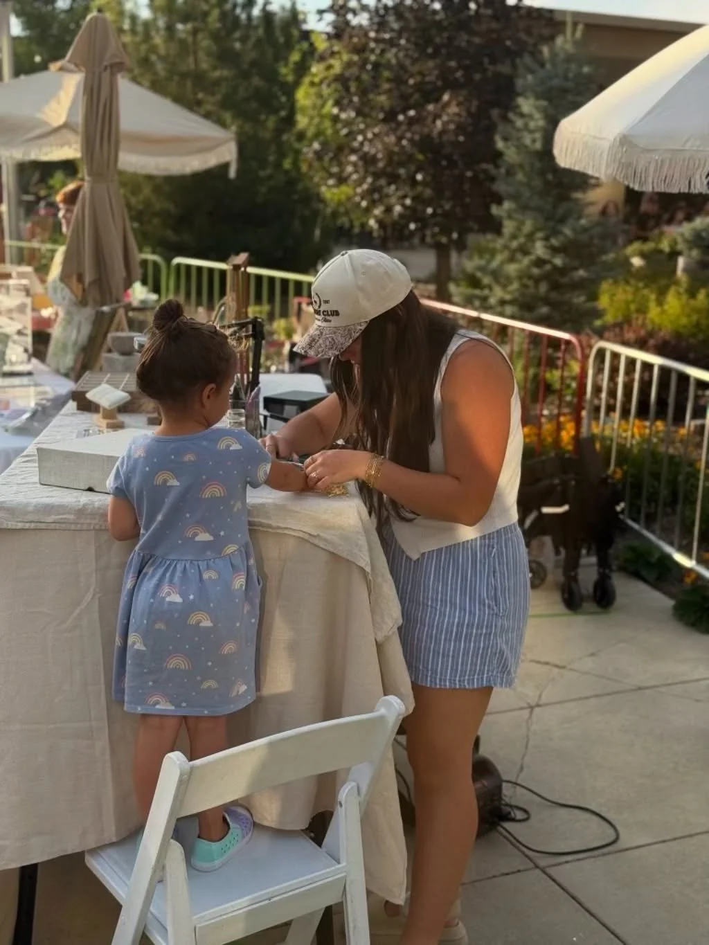 Seeing the light and excitement when doing a bracelet on kids is priceless🫶🏼