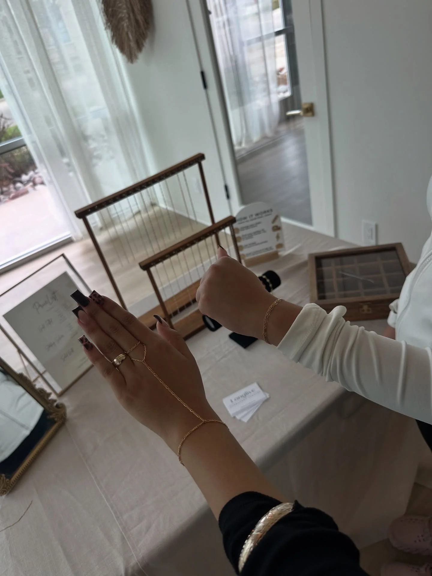 Who&rsquo;s getting a hand chain for the Black Friday Sale!?🙋&zwj;♀️