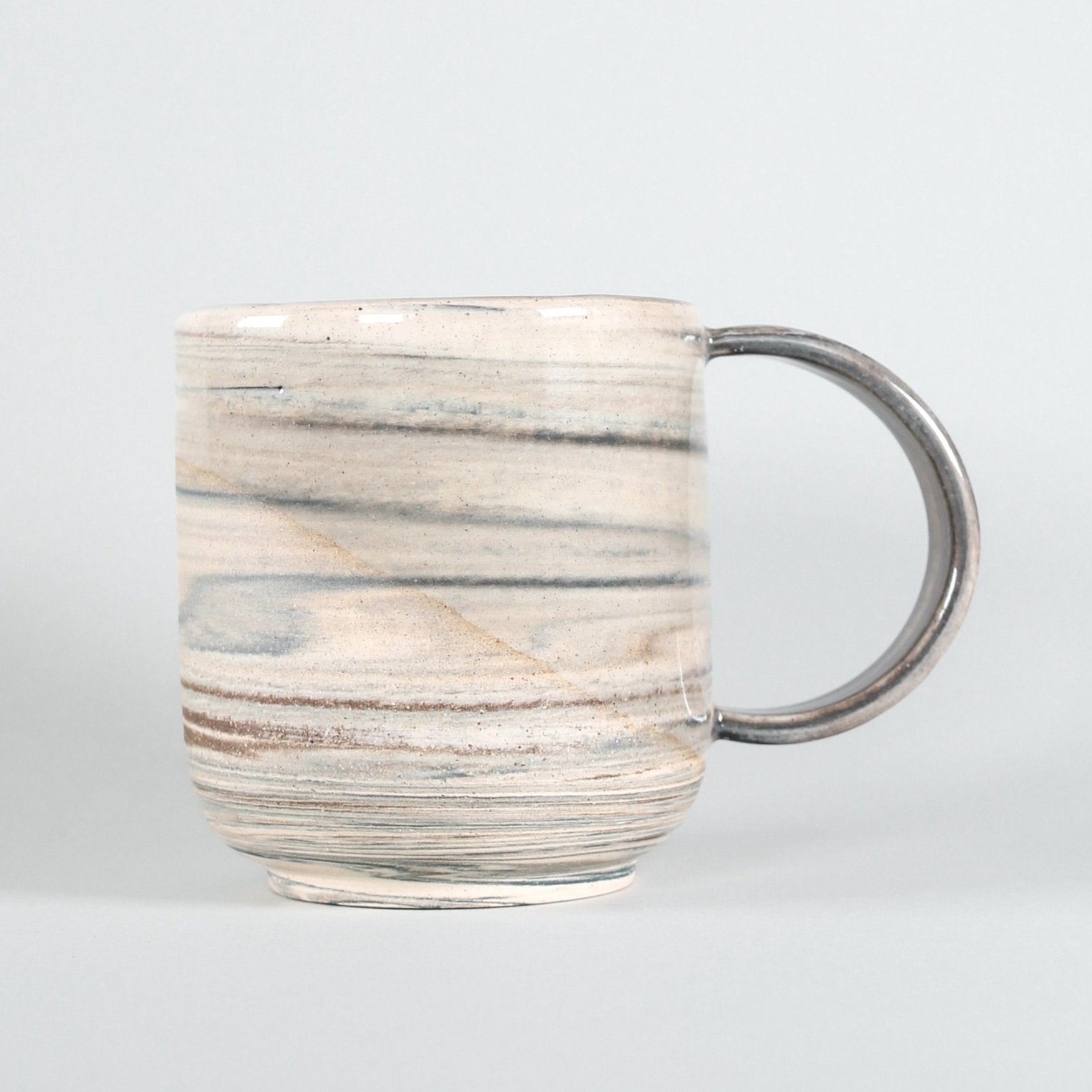 Color Combo: Beach Dunes
||| Key Colors: White, Teal, Brown
||| Body Shape: Tsutsu | Cylinder with a rounded base and tapered foot.
||| Finish: Heavy Tourque Chattering