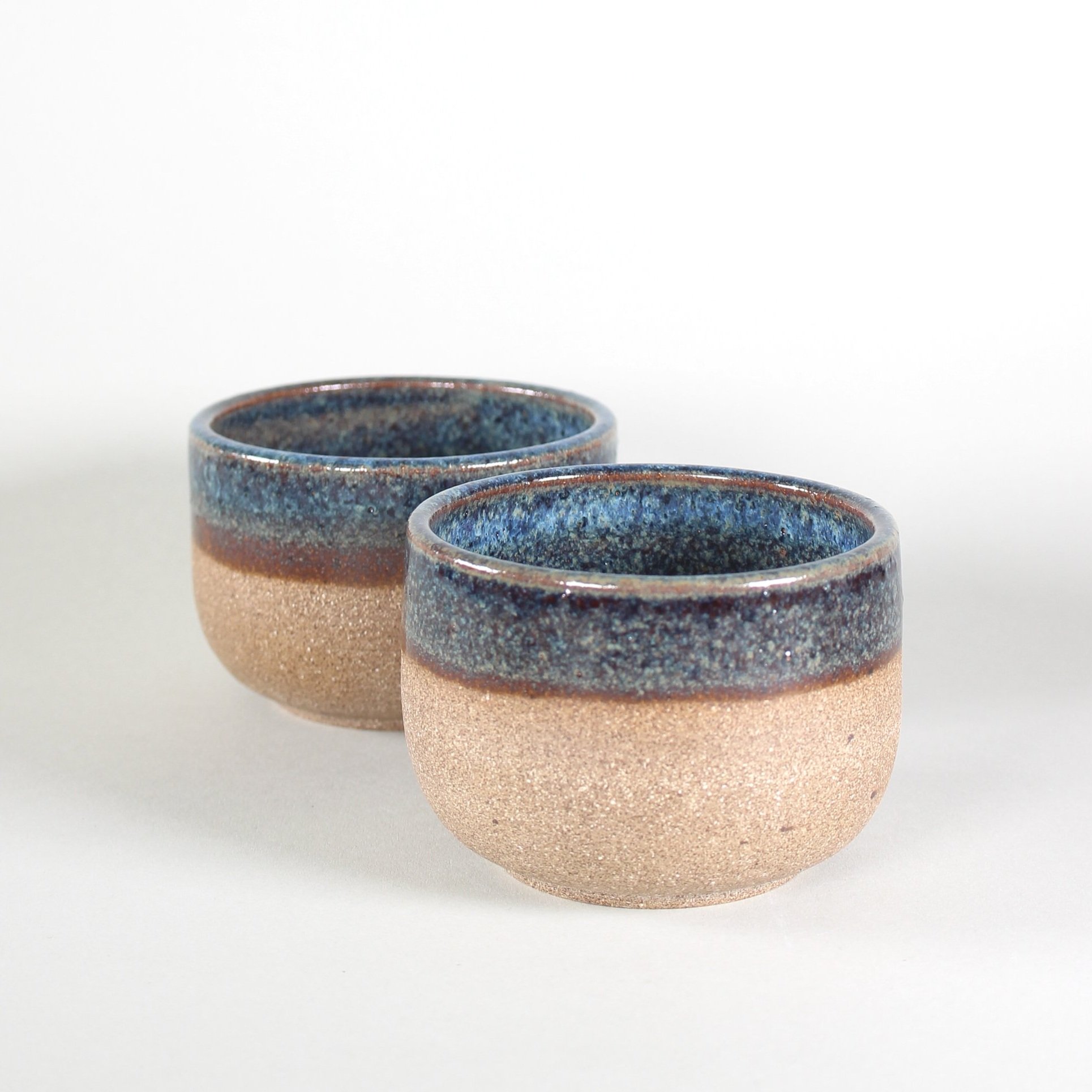 Glaze and Clay Combo: Floating Blue Hare / Sand Clay
||| Key Colors: White, Black
||| Body Shape: Han Tsutsu | Short cylinder with a rounded base and tapered foot.
||| Finish: Smooth